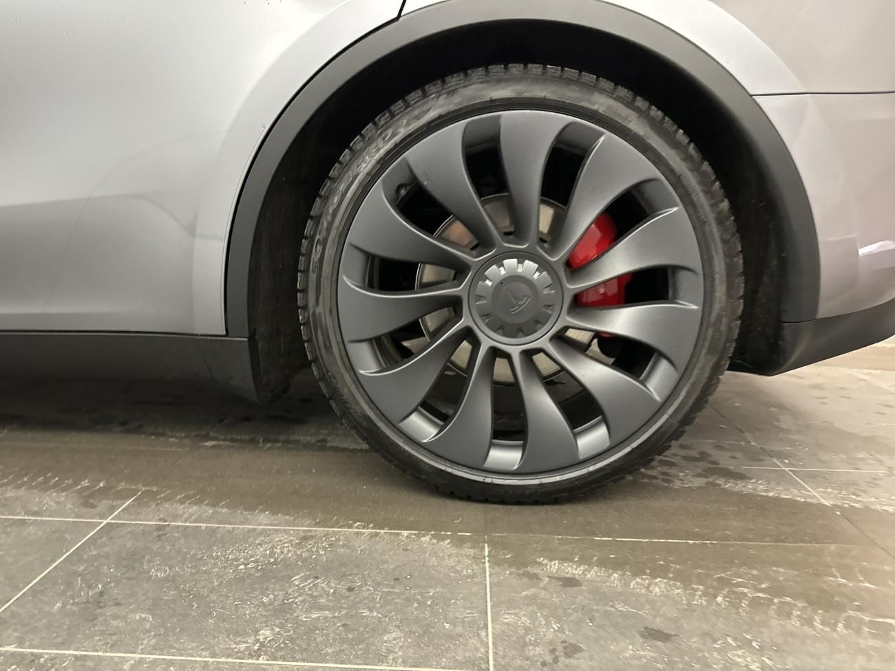 Tesla Model Y, PERFORMANCE 393kw SOH 92,9% - fotka 5