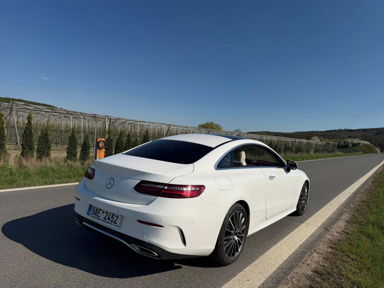 Mercedes-Benz Třídy E, E200 4MATIC AMG BURMESTER ČR - fotka 4