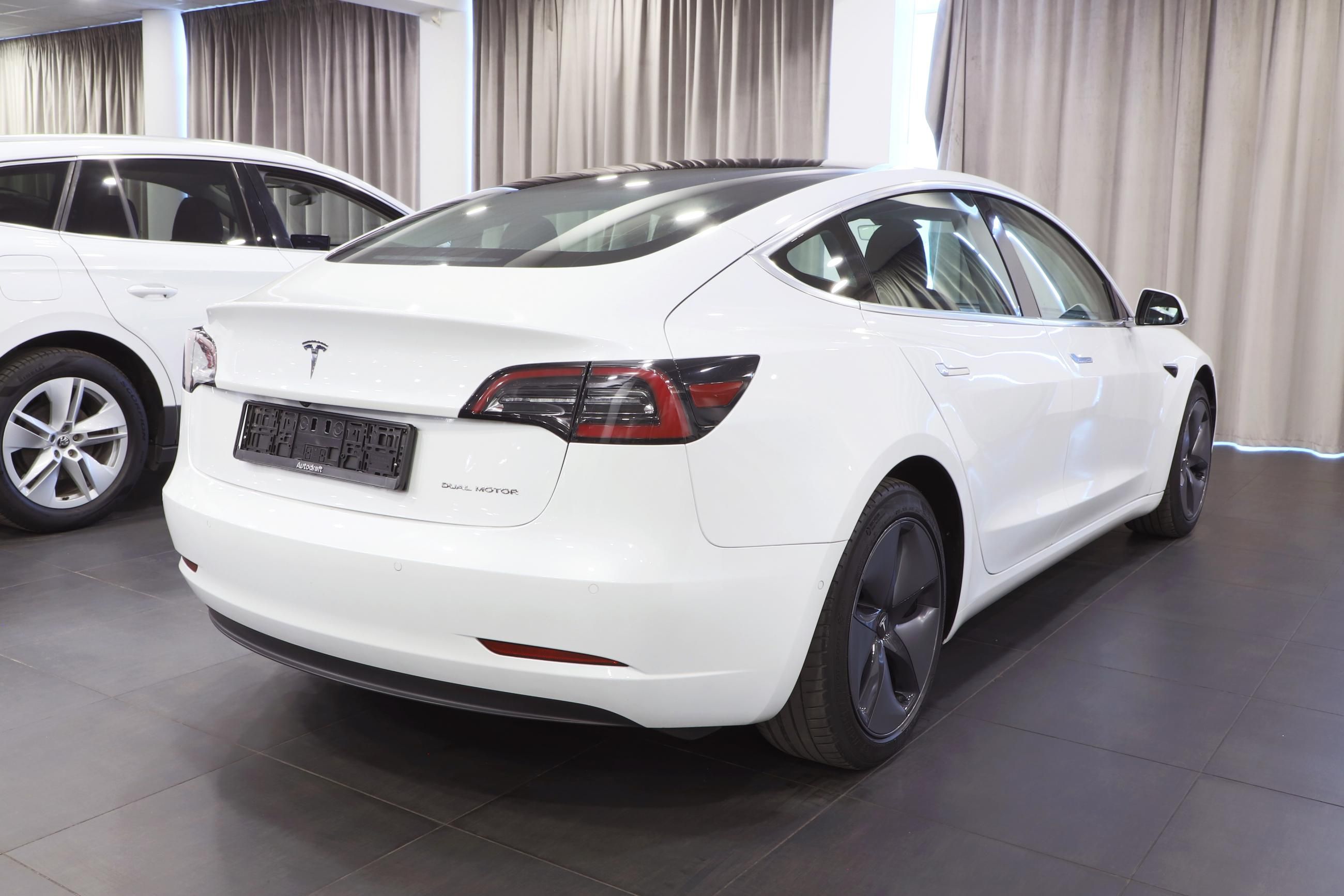 Tesla Model 3, Dual Motor 350kW Long Range - fotka 4