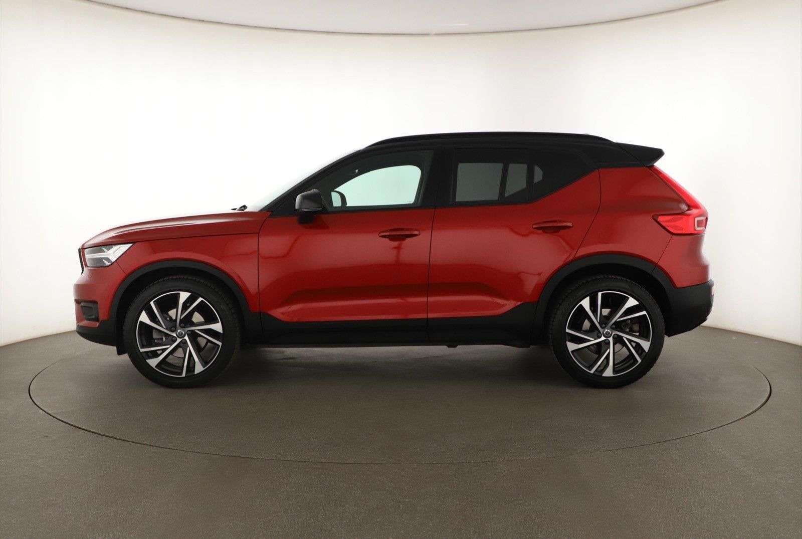 Volvo XC40, B4 AWD, R-Design, 4X4 - fotka 3