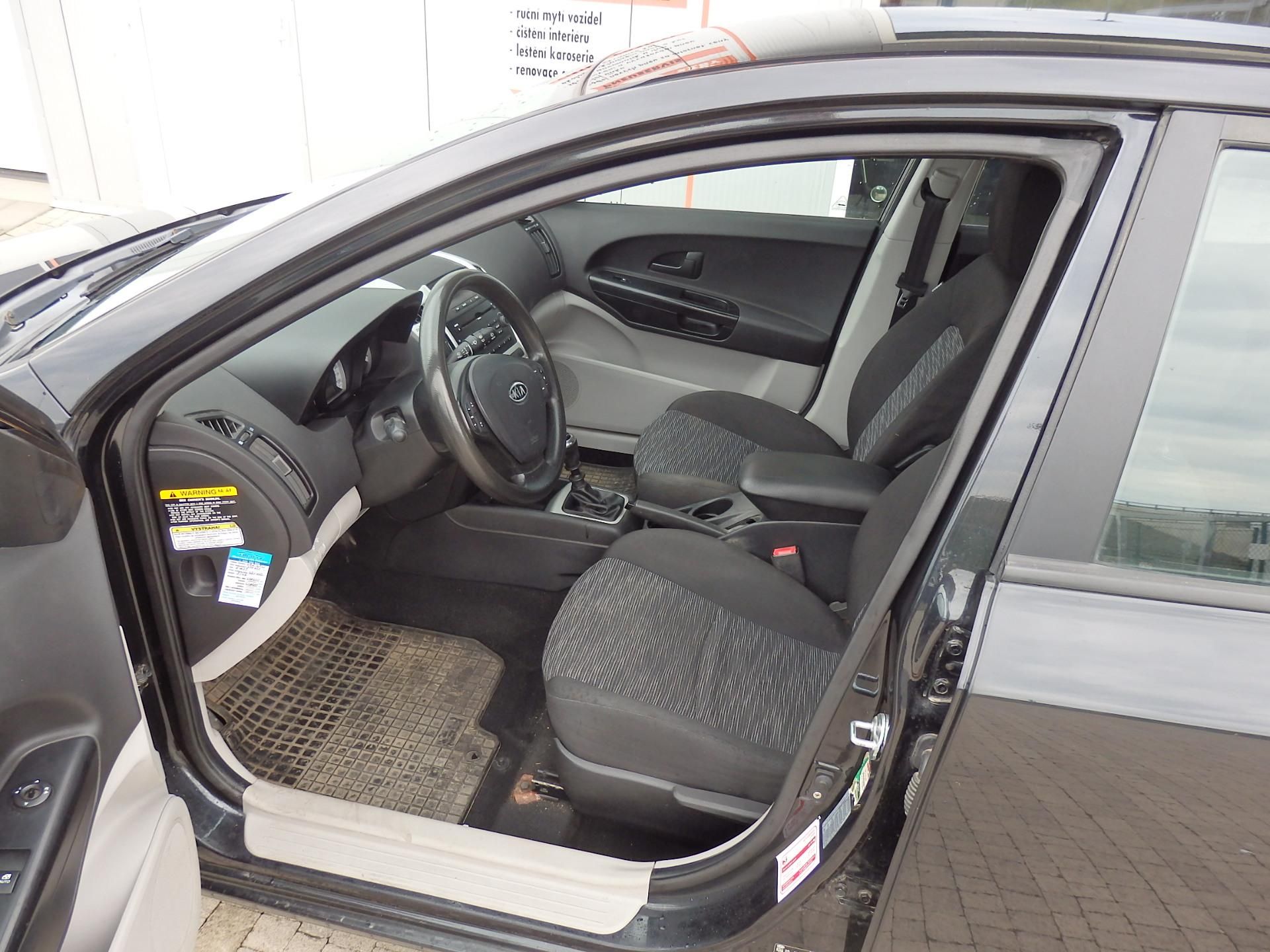Kia Cee´d, 1.6 CRDI 10x AIRBAG, ZÁVĚS - fotka 6