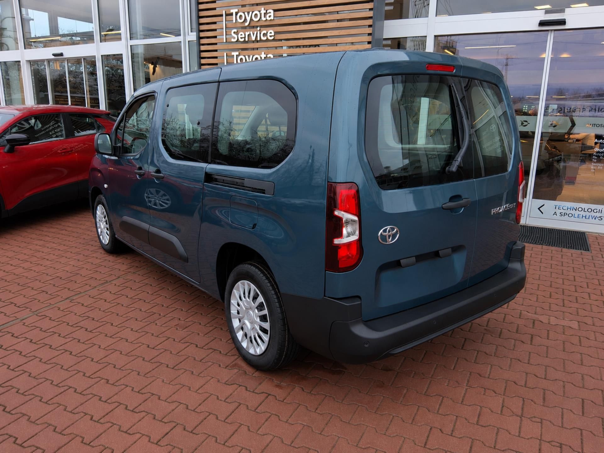 Toyota Proace City Verso, 1,5 D 100K 6 MT COMBI - fotka 4