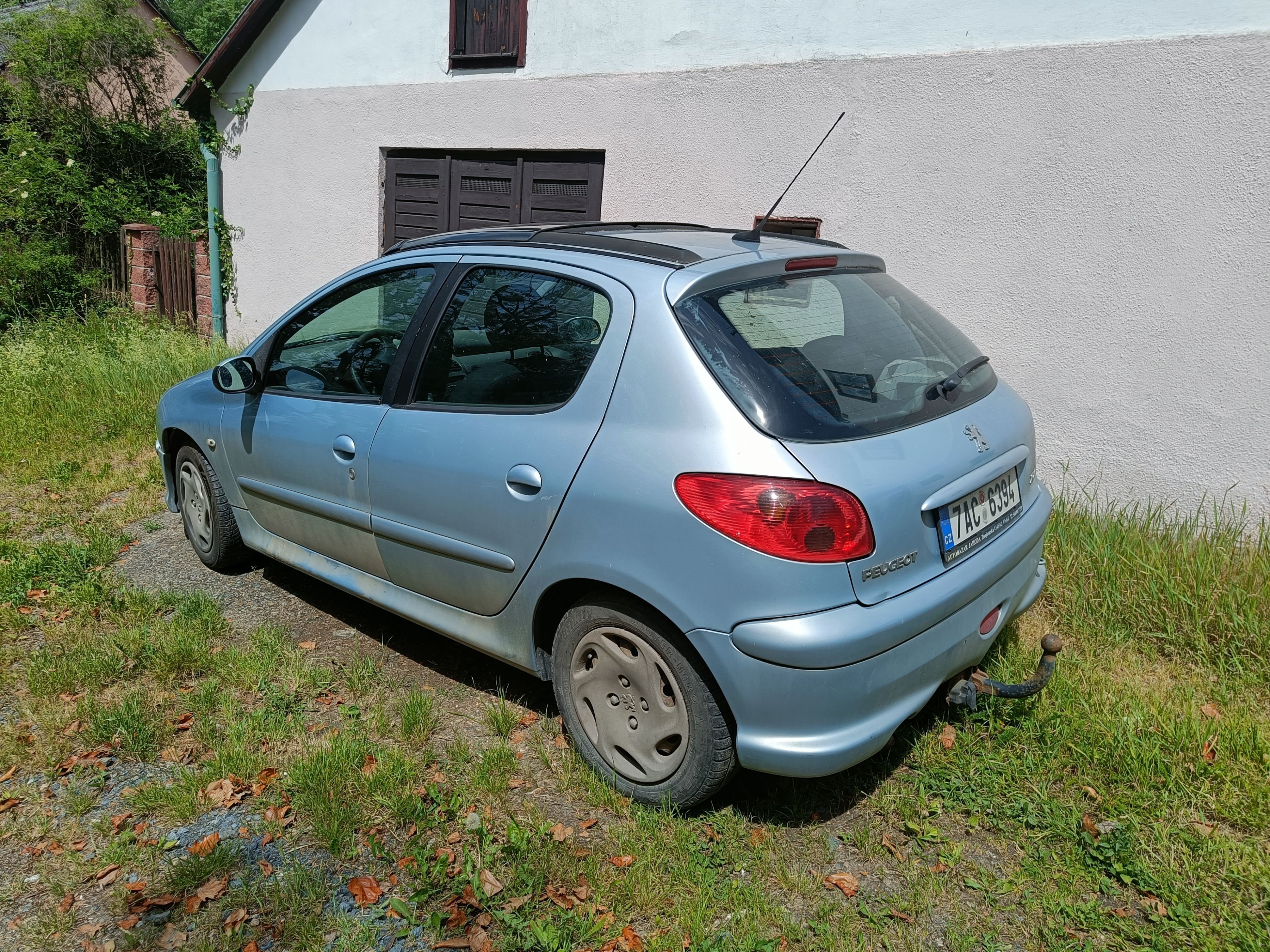 Peugeot 206, 1.4, tažné, panorama střecha - fotka 2
