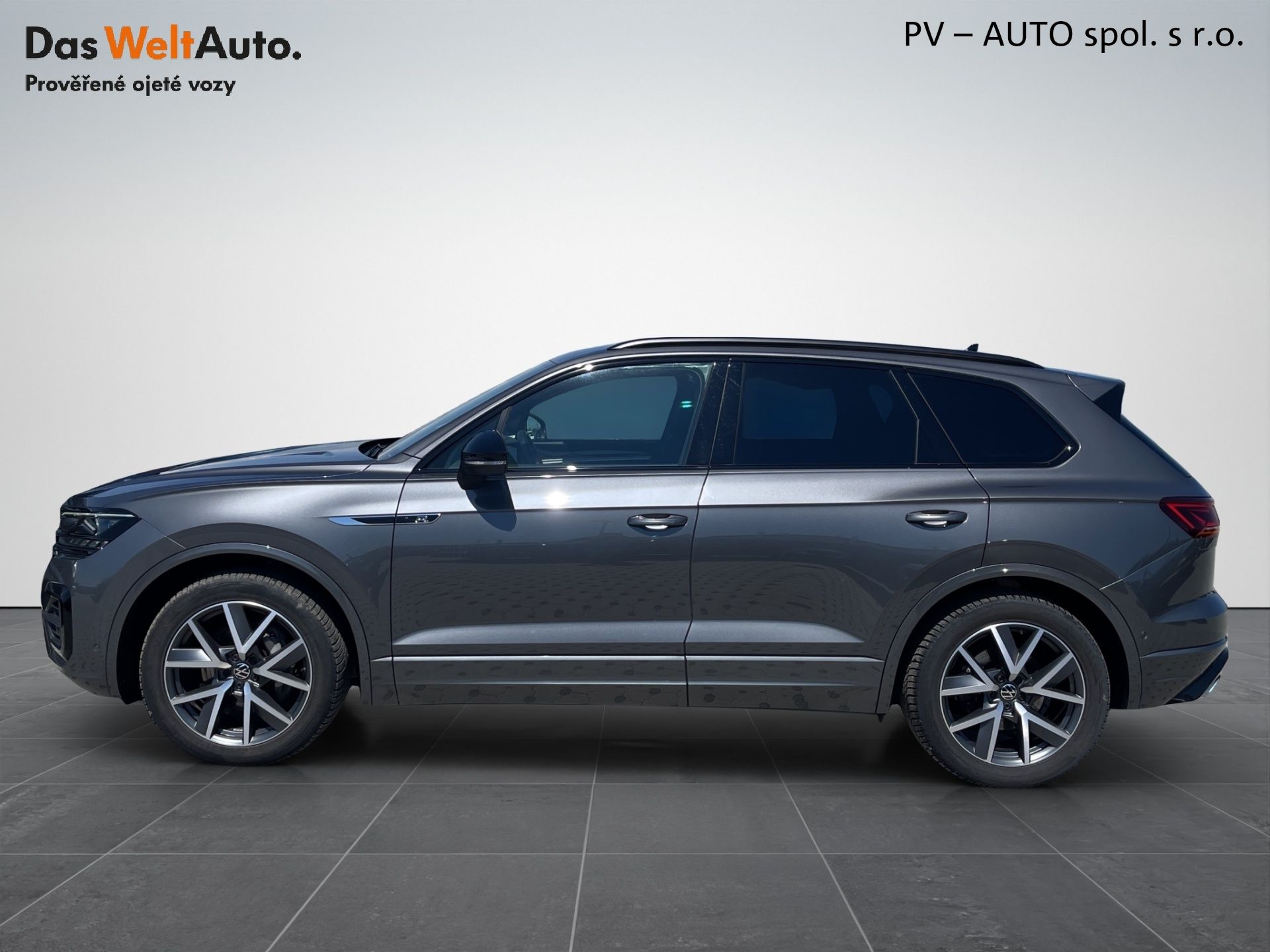 Volkswagen Touareg, R-Line 3.0 TDI 210 kW V6 4Moti - fotka 3