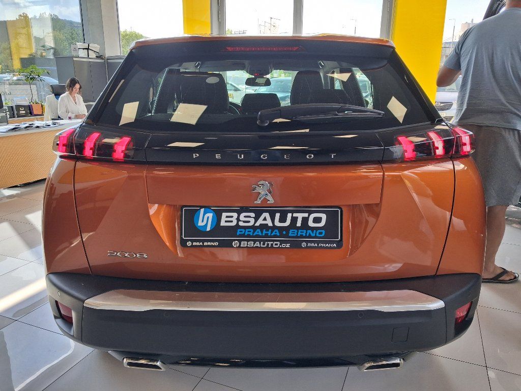 Peugeot 2008, 1.2PT 96kW 2021 - fotka 5