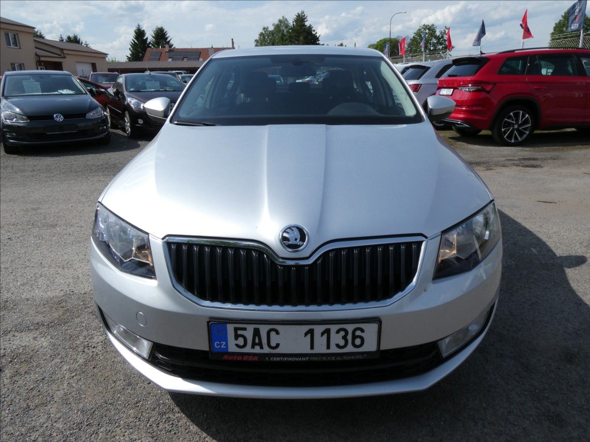 Škoda Octavia, 1,6 TDI 81kW Style auto klima - fotka 2