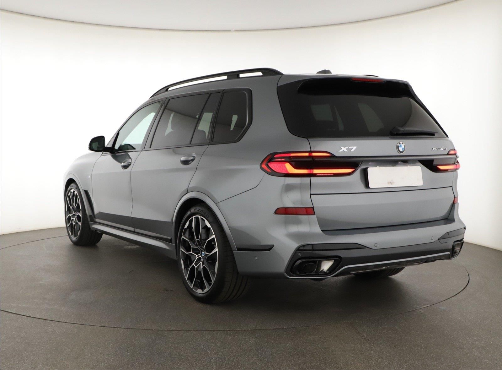 BMW X7, xDrive40d, M Sport - fotka 3