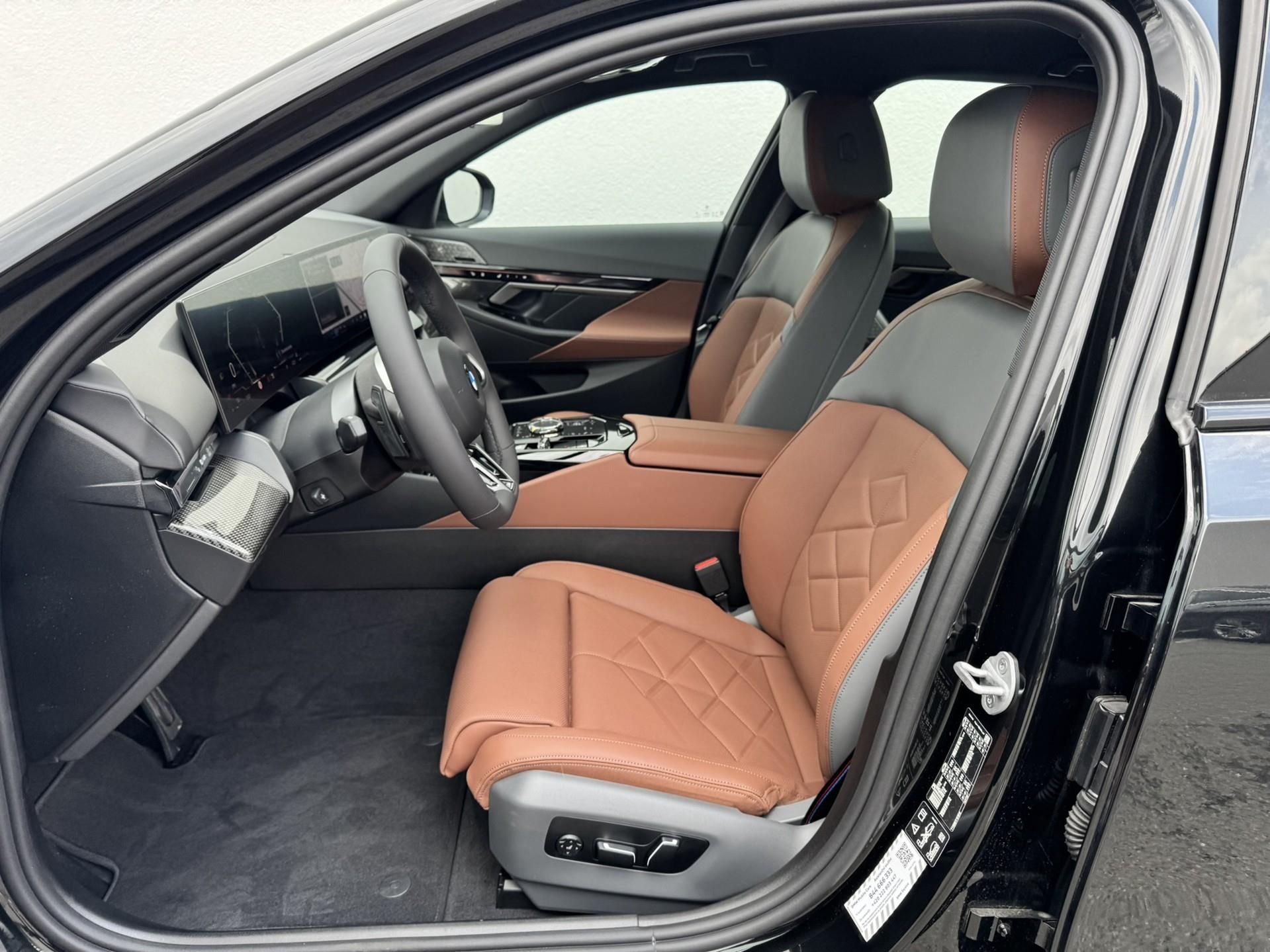 BMW Řada 5, 540d xDrive Sedan - fotka 6