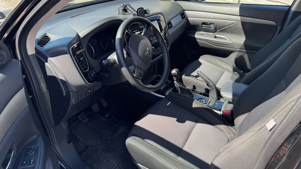 Mitsubishi Outlander, 2.2 DI-D, 4x4, Manuál, Tažné - fotka 4