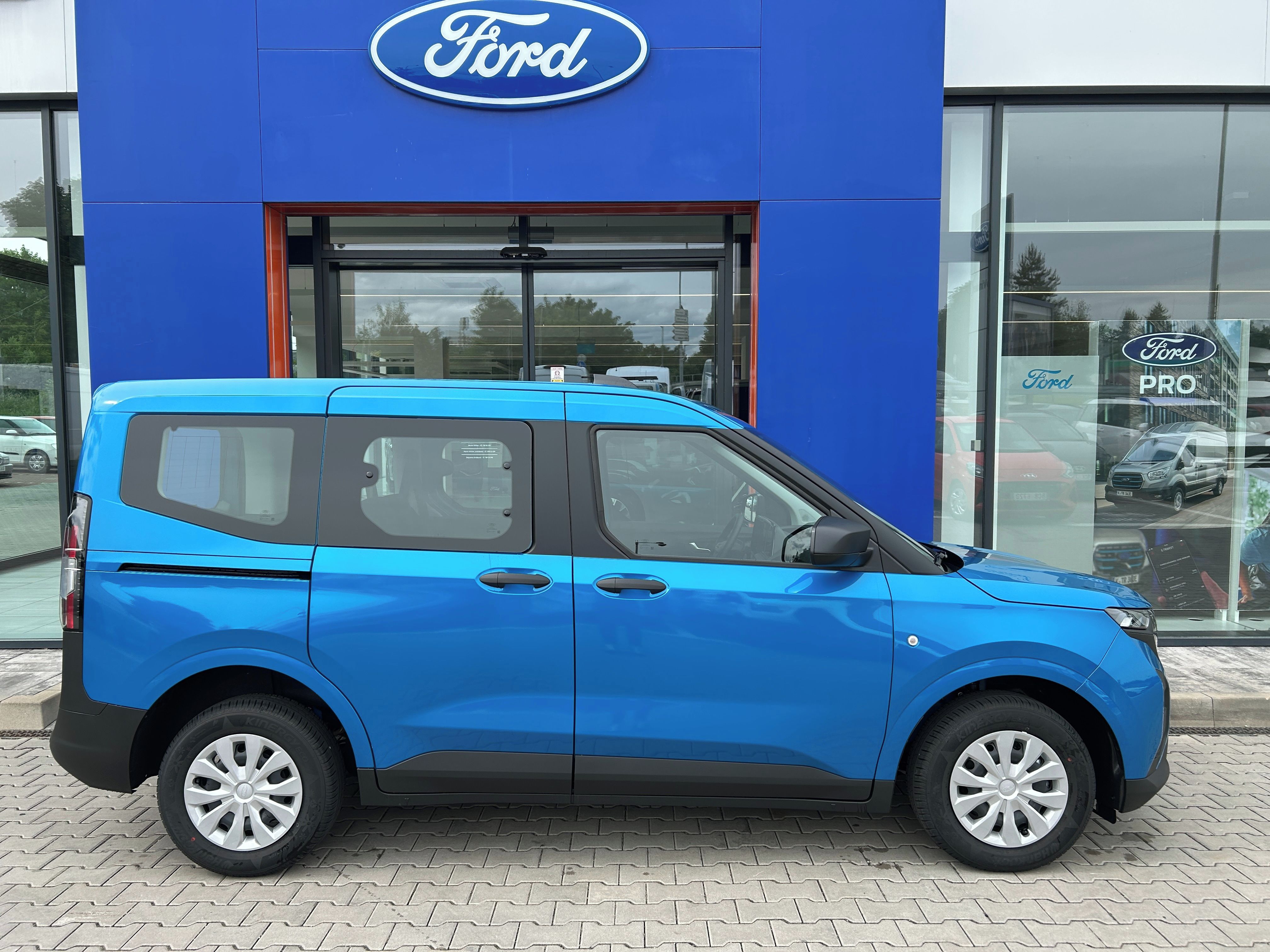 Ford Tourneo Courier, 1.0 EcoBoost 92 kW Trend L1 - fotka 3