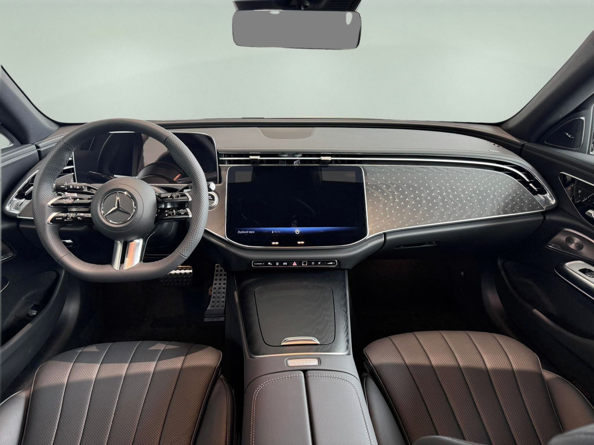 Mercedes-Benz Třídy E, E 220 4MATIC kombi - fotka 5