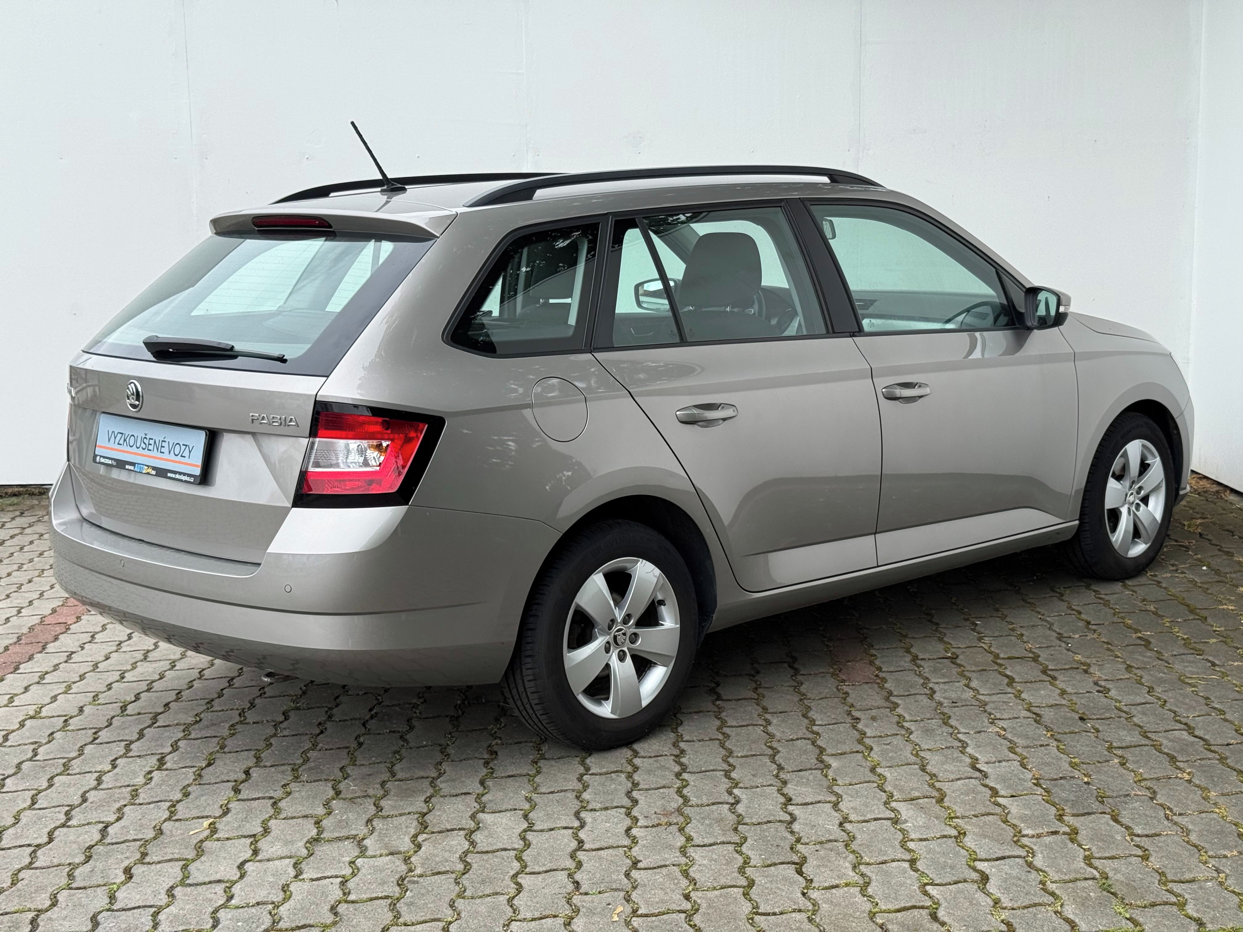 Škoda Fabia, 1.0 TSI / 81kW Ambition Combi - fotka 5