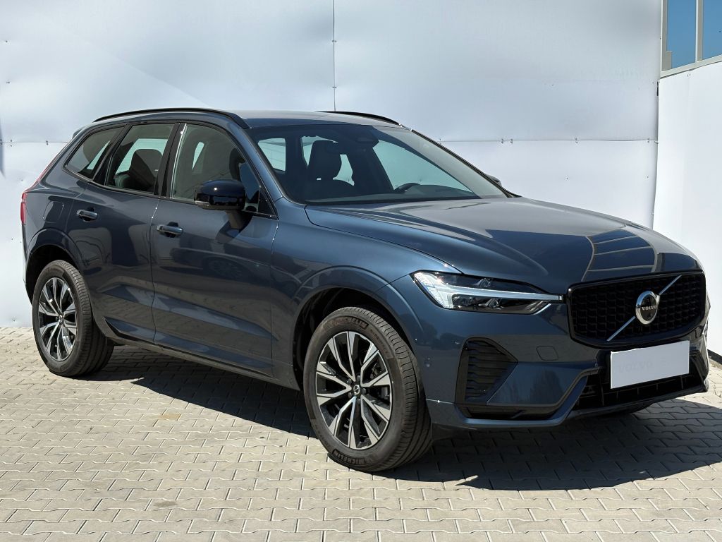 Volvo XC60, Plus Dark B5 AWD 184kW - fotka 3