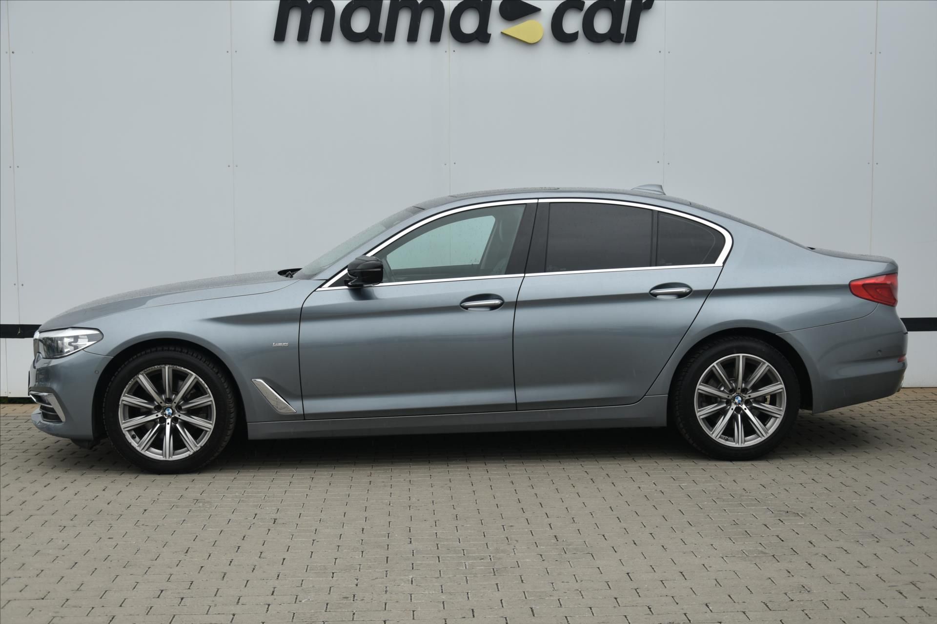 BMW Řada 5, 520d xDrive LUXURY NAVI ČR - fotka 4