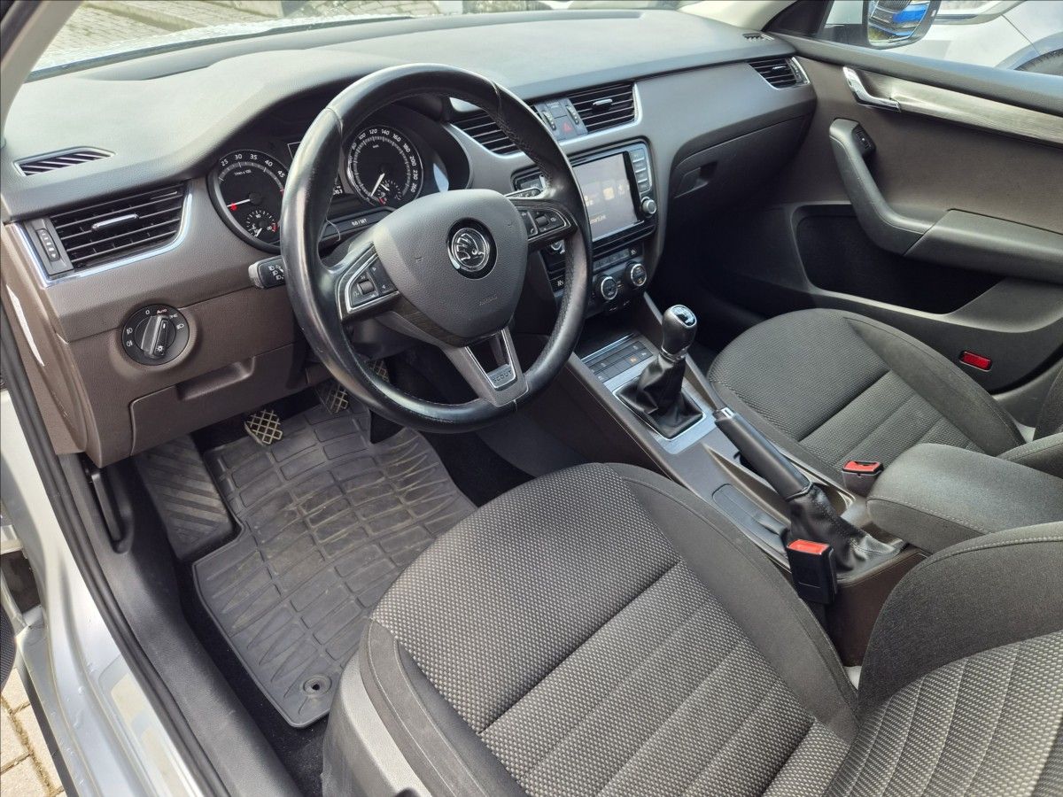 Škoda Octavia, 2,0 TDi SCOUT *XENON*NAVI* - fotka 5