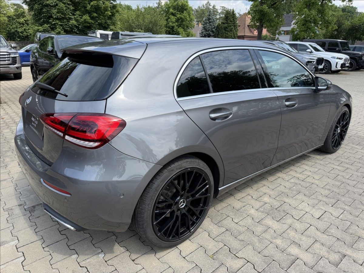 Mercedes-Benz Třídy A, 2,0   180d - fotka 5