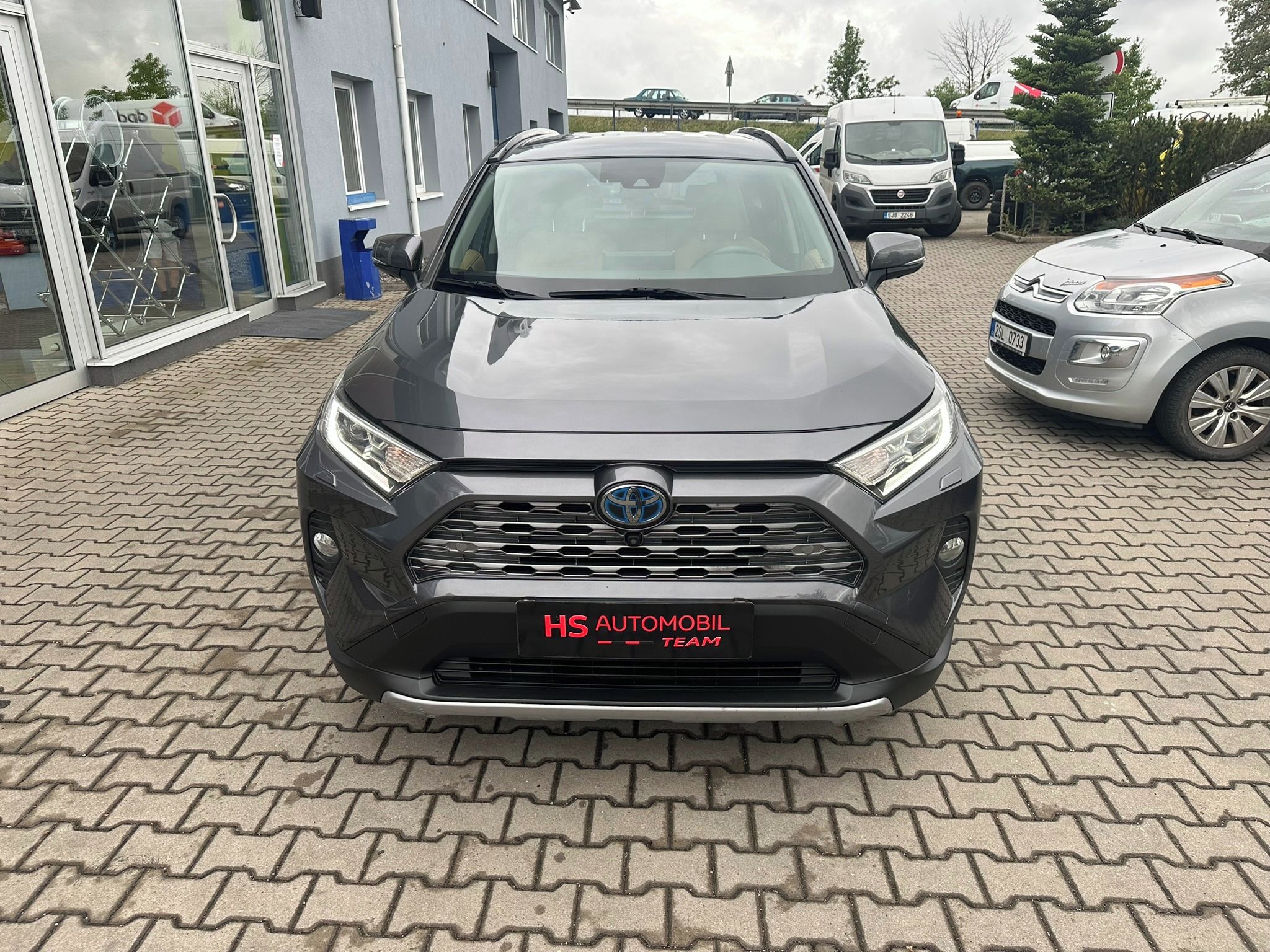 Toyota Rav4, 2,5 Hybrid 4x4 Executive 131kW - fotka 3