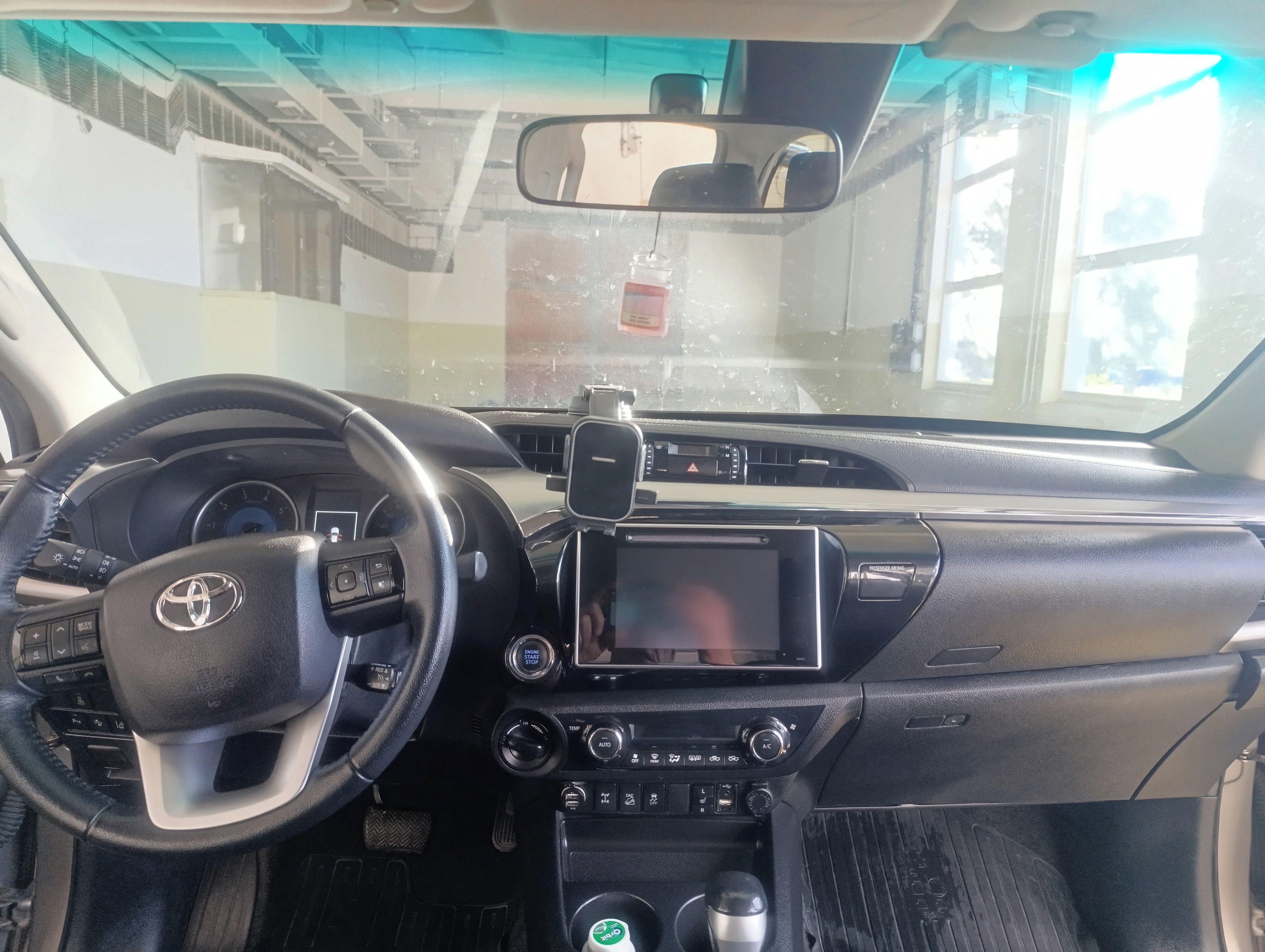 Toyota Hilux, TOYOTA Hilux Exekutive 2,4 D4D - fotka 4