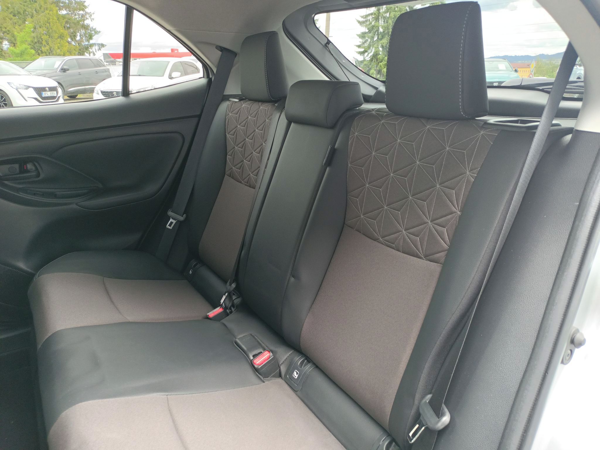 Toyota Yaris Cross, Executive 1,5 Hybrid 130k,e-CV - fotka 5