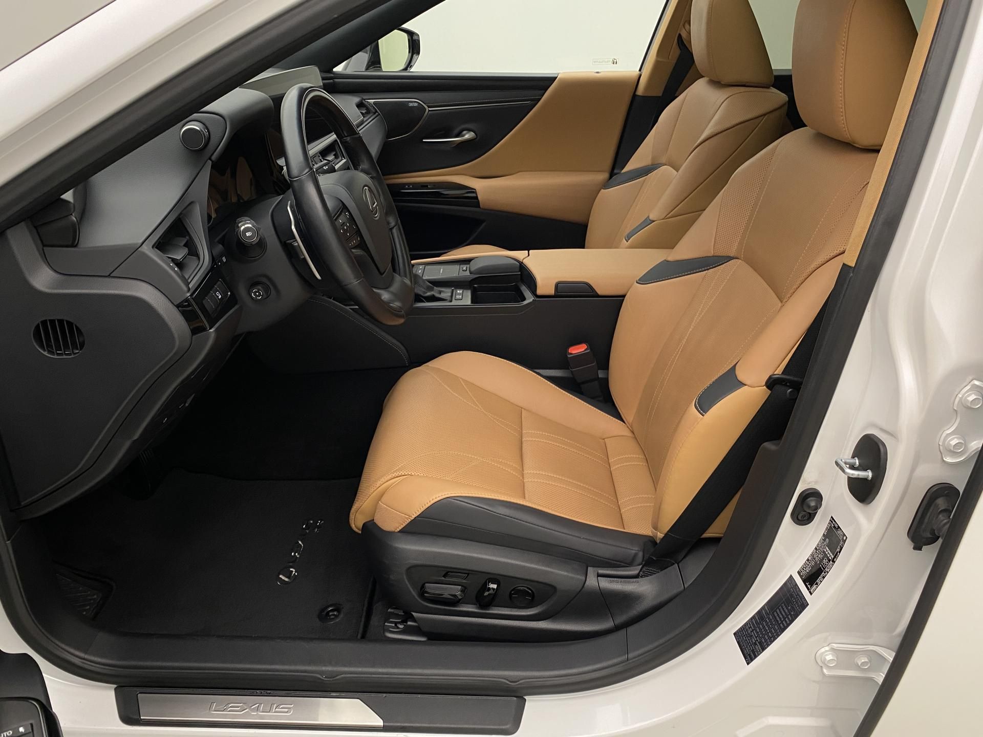 Lexus ES 300h, 2.5 HEV LUXURY AUT CZ - fotka 3