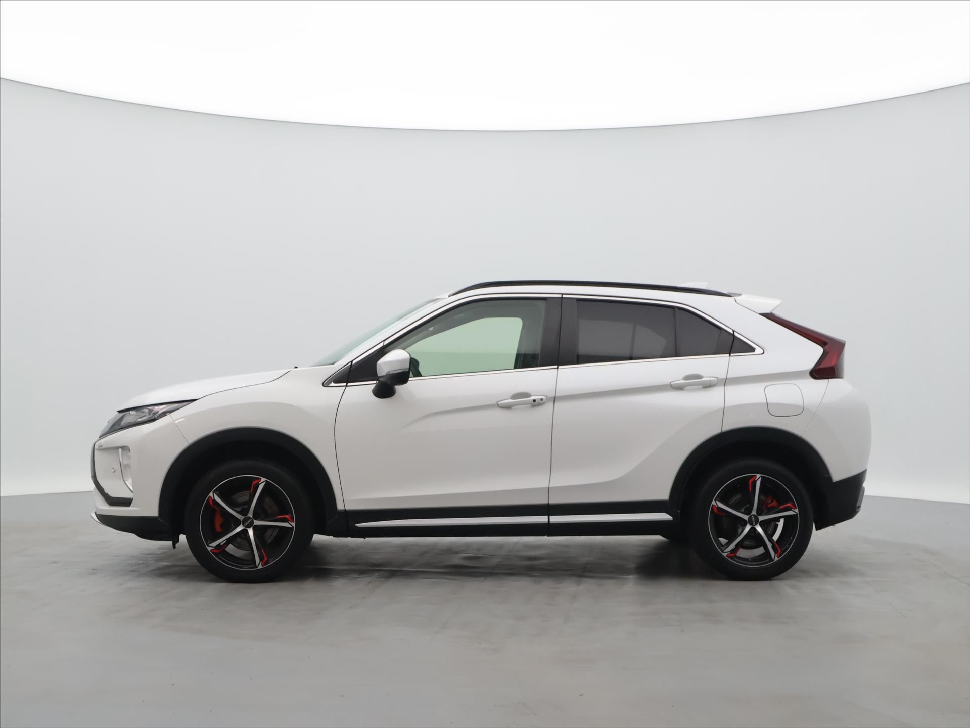 Mitsubishi Eclipse Cross, 1.5 T-MIVEC 120kW Intense CVT - fotka 4