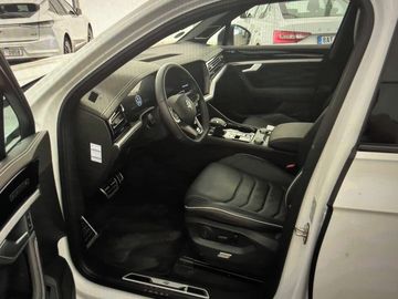 R eHybrid 3.0 V6 TSi,pano,ČR