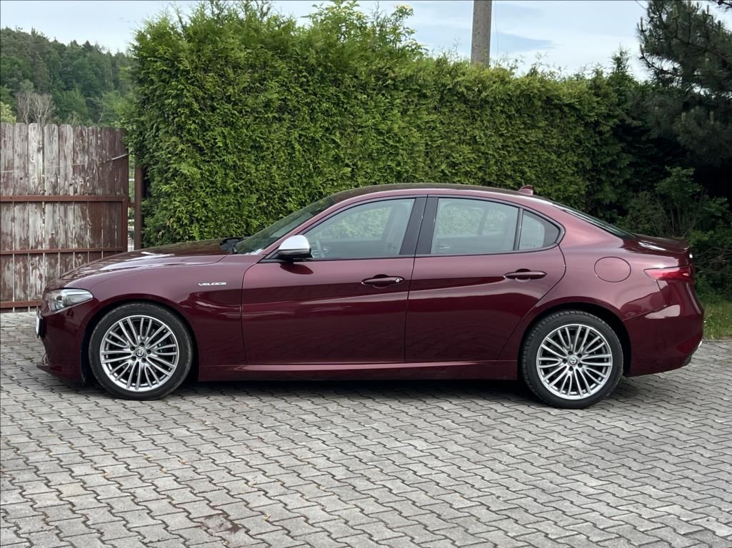 Alfa Romeo Giulia, 2,2 JTDm Q4 VELOCE AT8 H&K TOP - fotka 3