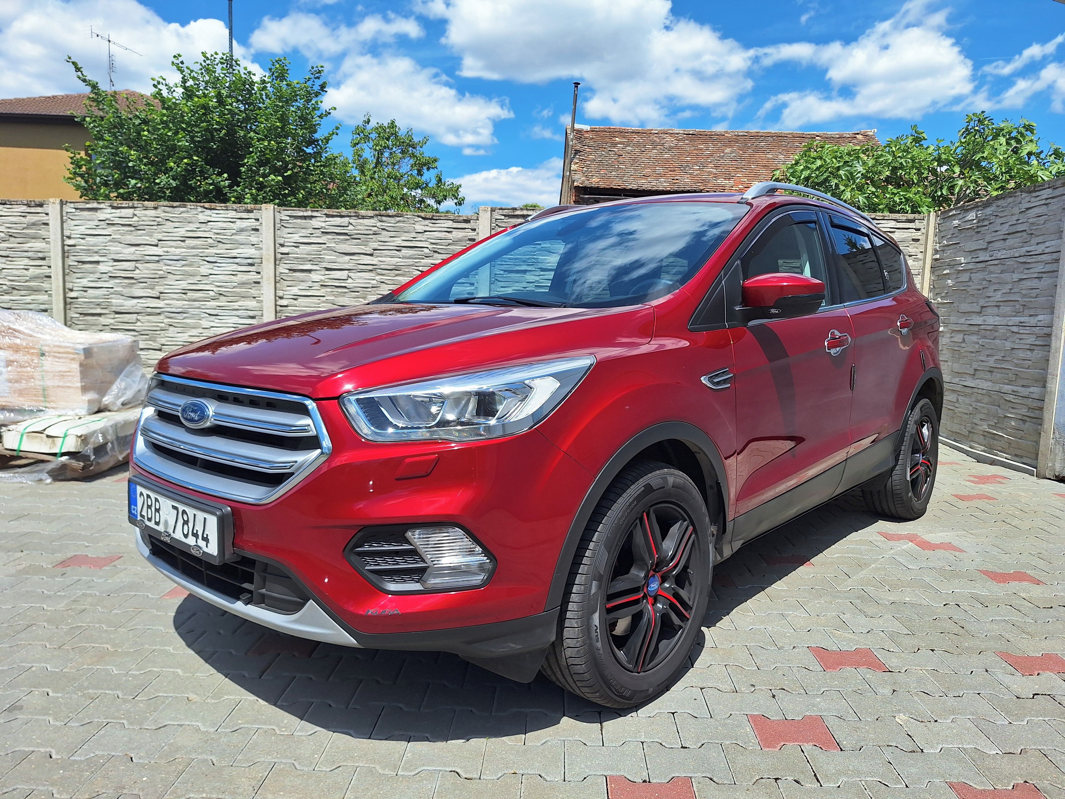 Ford Kuga, 1,5TDCi 88kW,CZ,69tis.km! - fotka 2