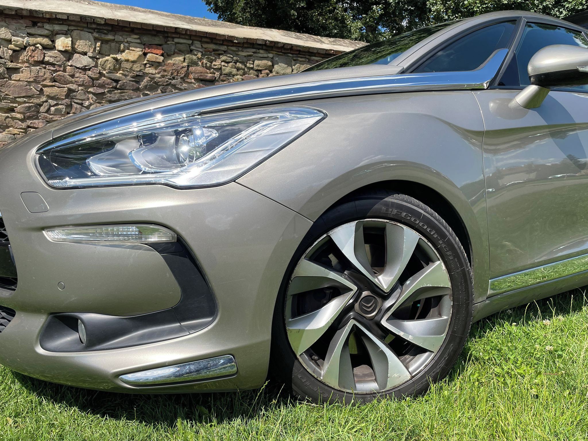Citroën DS5, 2.0 HDi, 120 kW, manuál - fotka 3