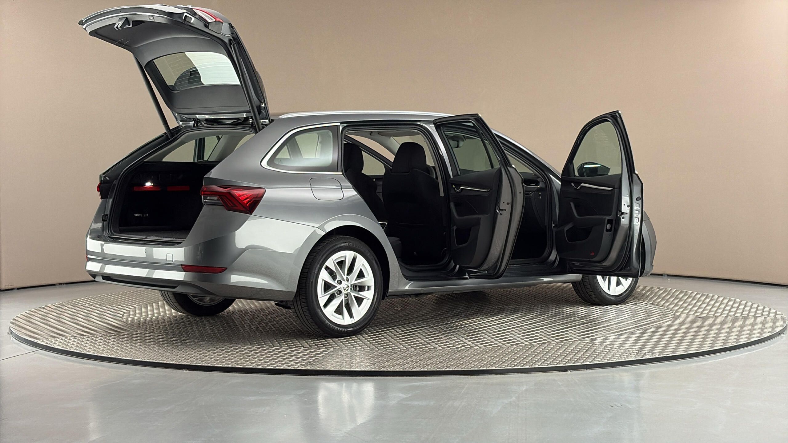Škoda Octavia, 1.4 TSI iV DSG Style Combi - fotka 6