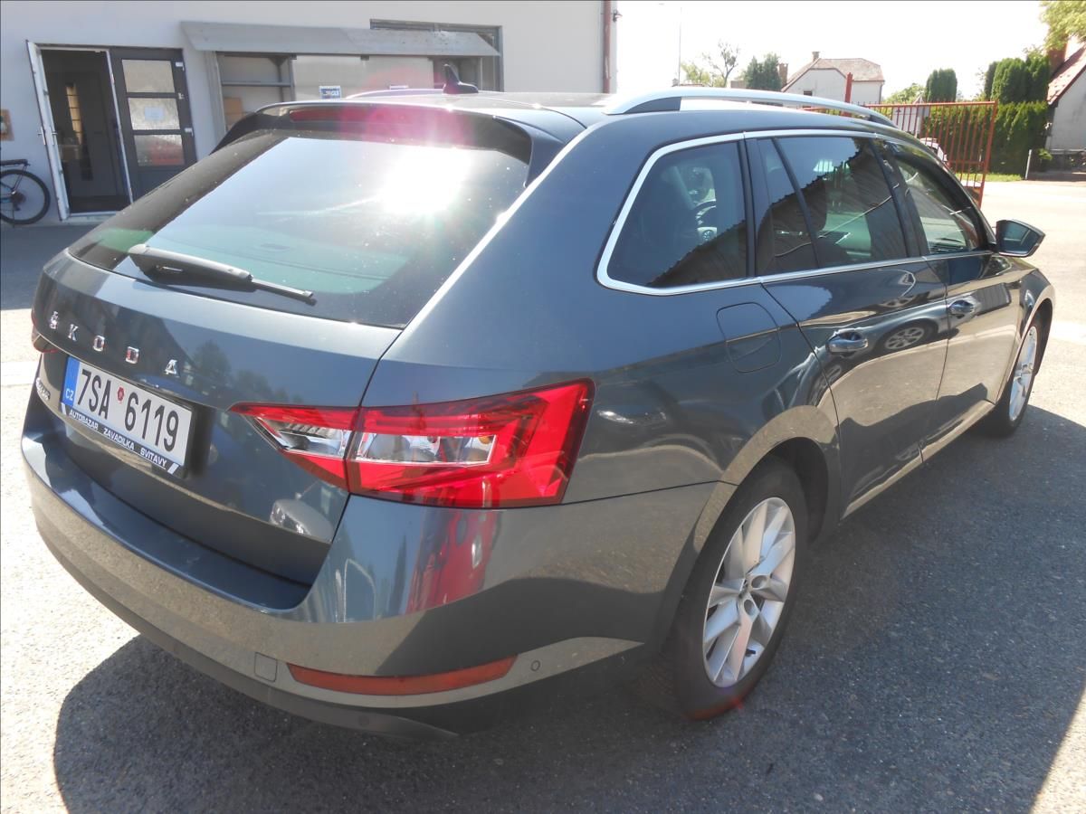Škoda Superb, 1,6 TDi 88Kw DSG Kůže!! - fotka 6