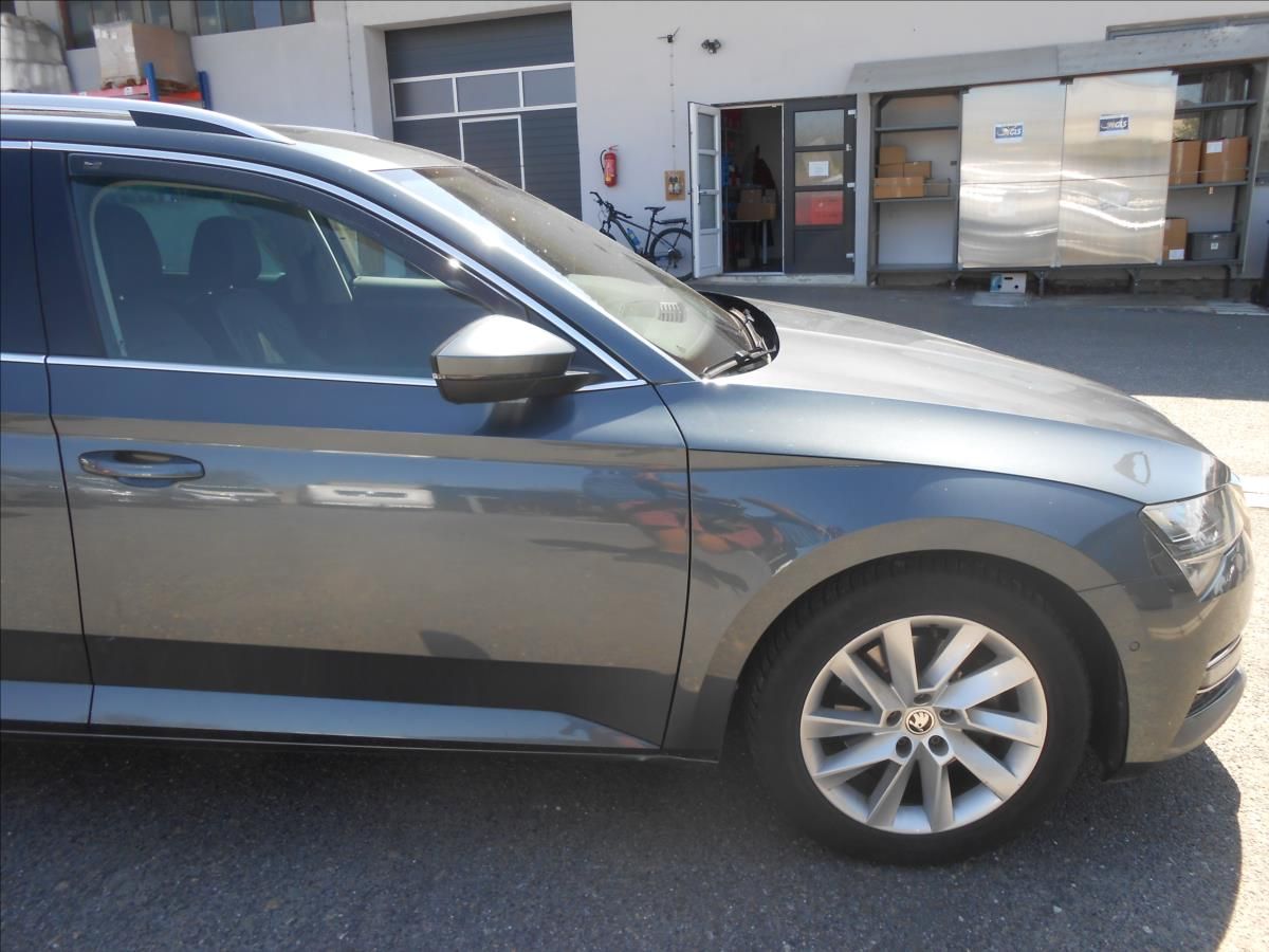 Škoda Superb, 1,6 TDi 88Kw DSG Kůže!! - fotka 4