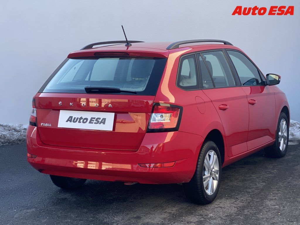 Škoda Fabia, 1.0 TSi,2.maj,ČR,Ambition - fotka 4