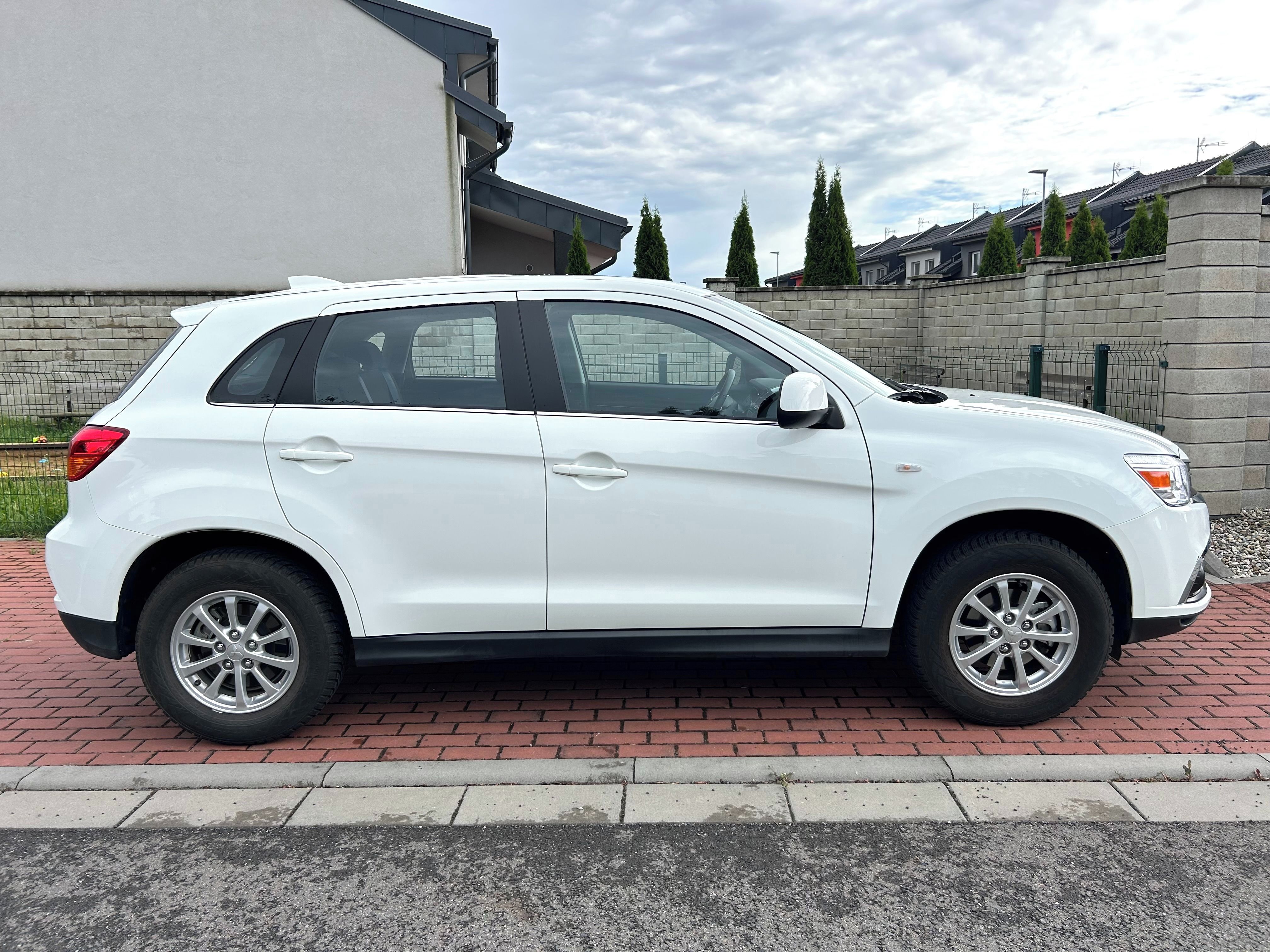Mitsubishi ASX, 1.6 MIVEC unikát 11 000km - fotka 6
