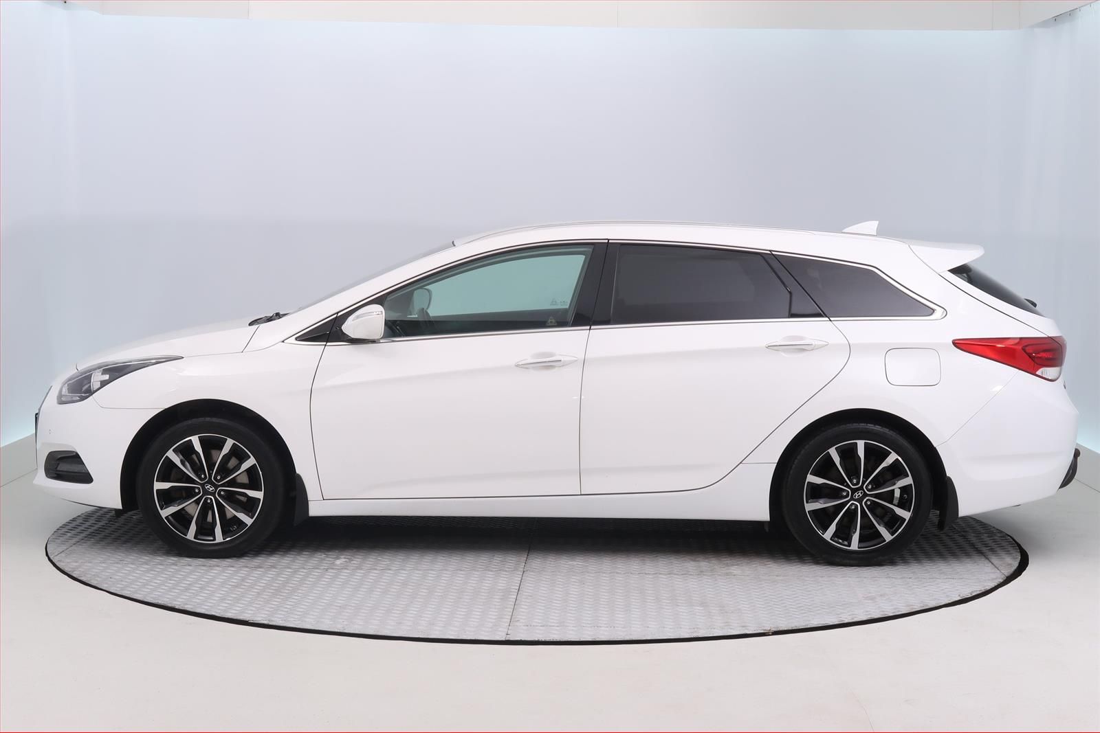 Hyundai i40, 1.6 CRDi, Serv.kniha, Navi - fotka 3