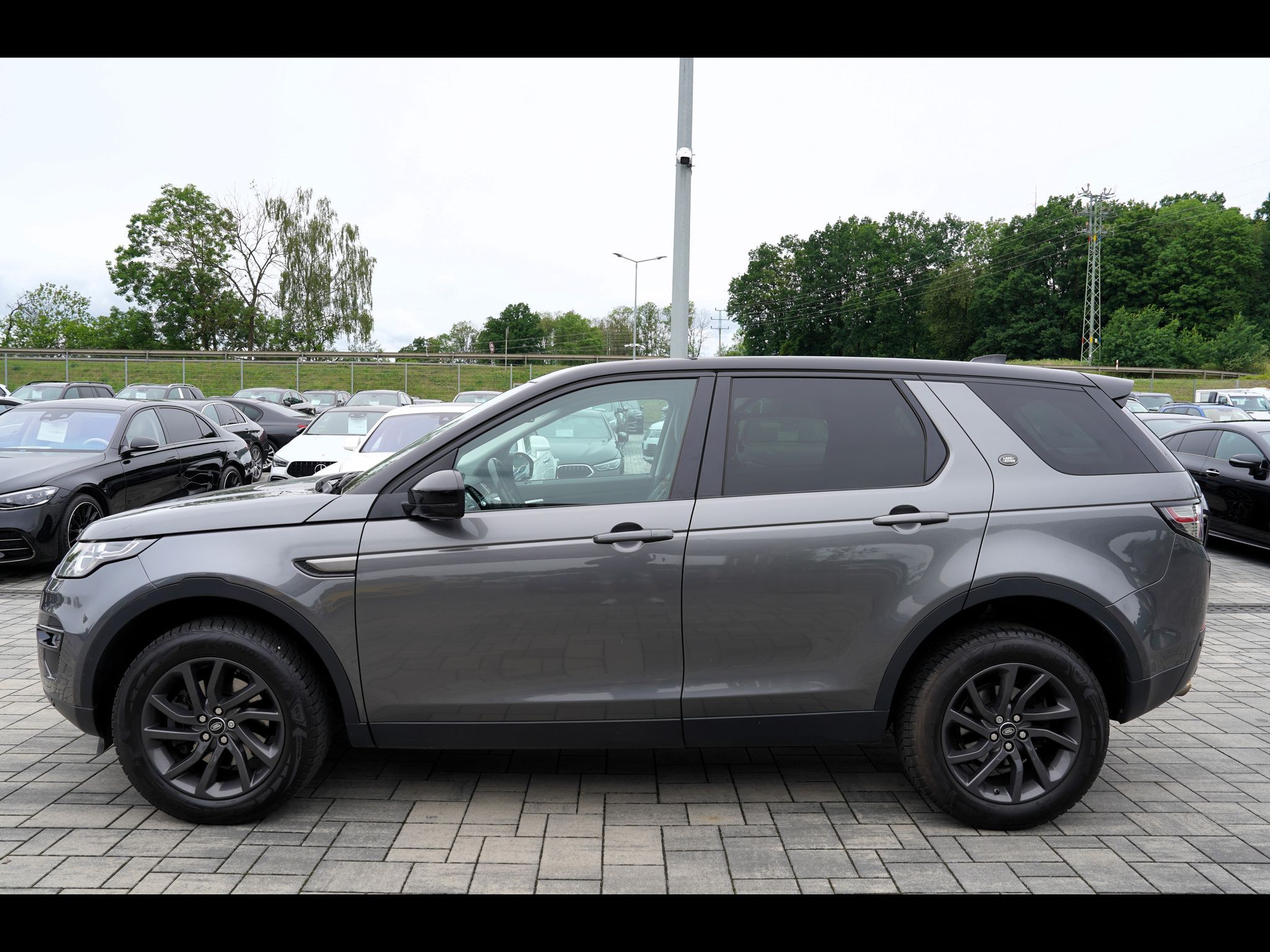 Land Rover Discovery Sport, 2.0 TD4 AWD HSE/AT/ČR - fotka 3
