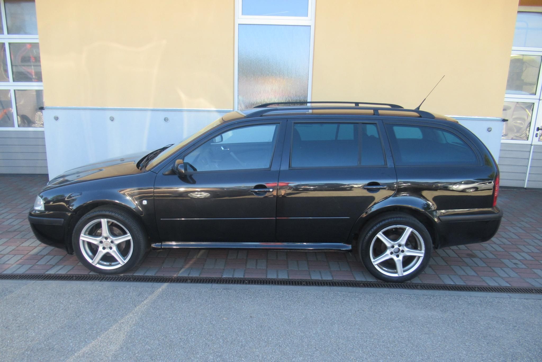 Škoda Octavia, 1.9 TDi TOUR AUT. KLIMA TAŽNÉ - fotka 6