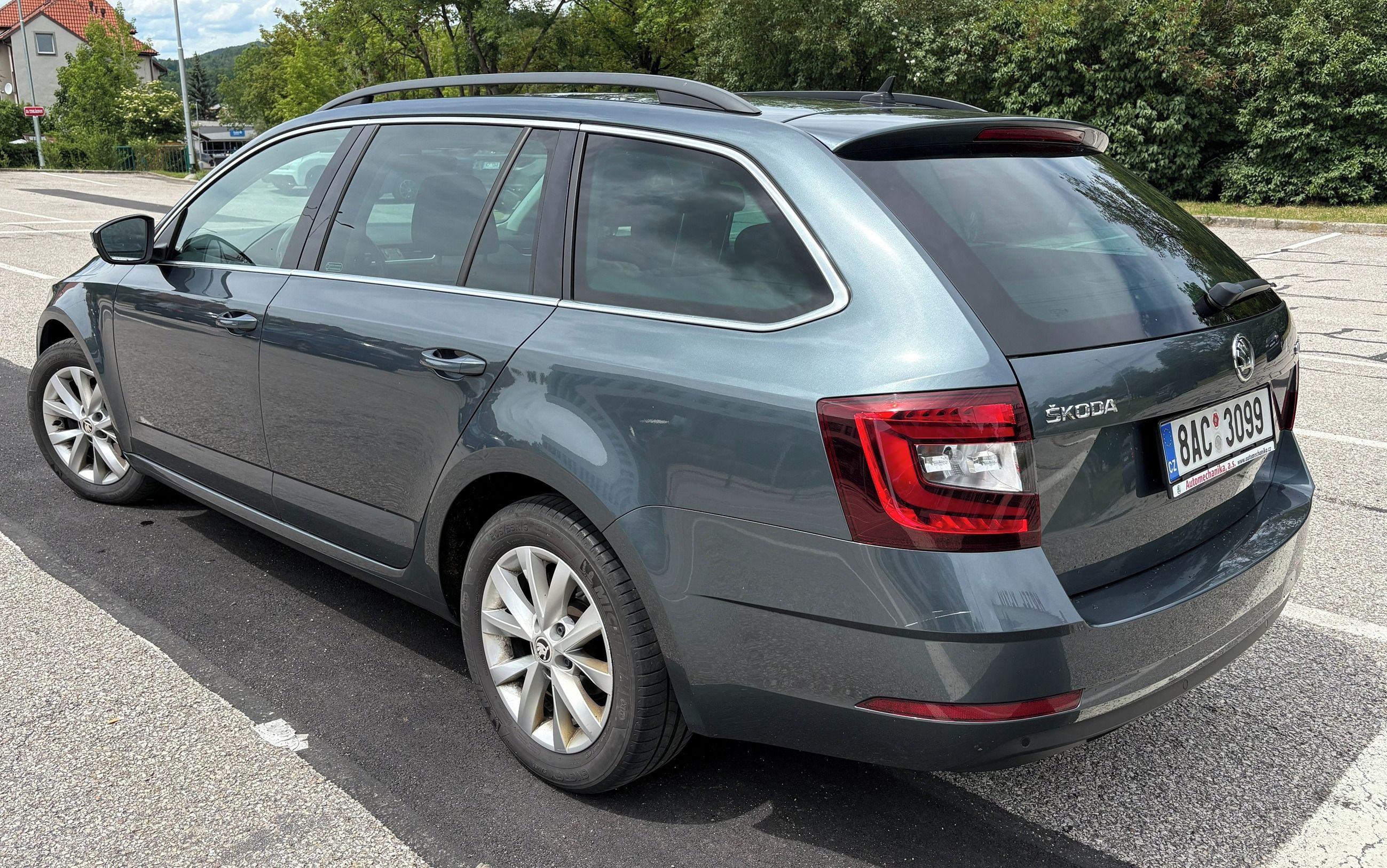 Škoda Octavia, 1,6 TDI, Style - servisováno - fotka 2