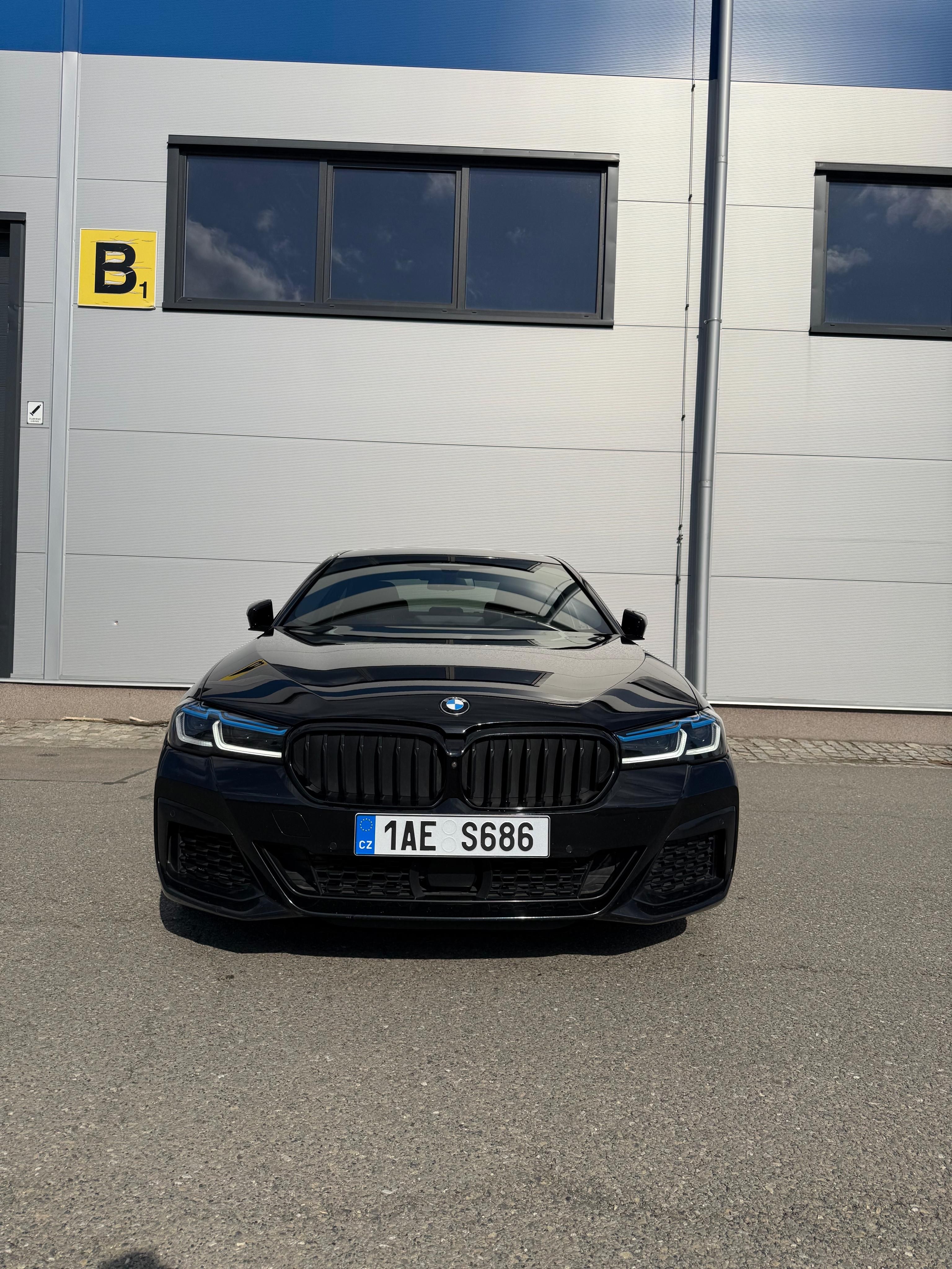 BMW Řada 5, M550I 4.4. V8 390KW - fotka 2