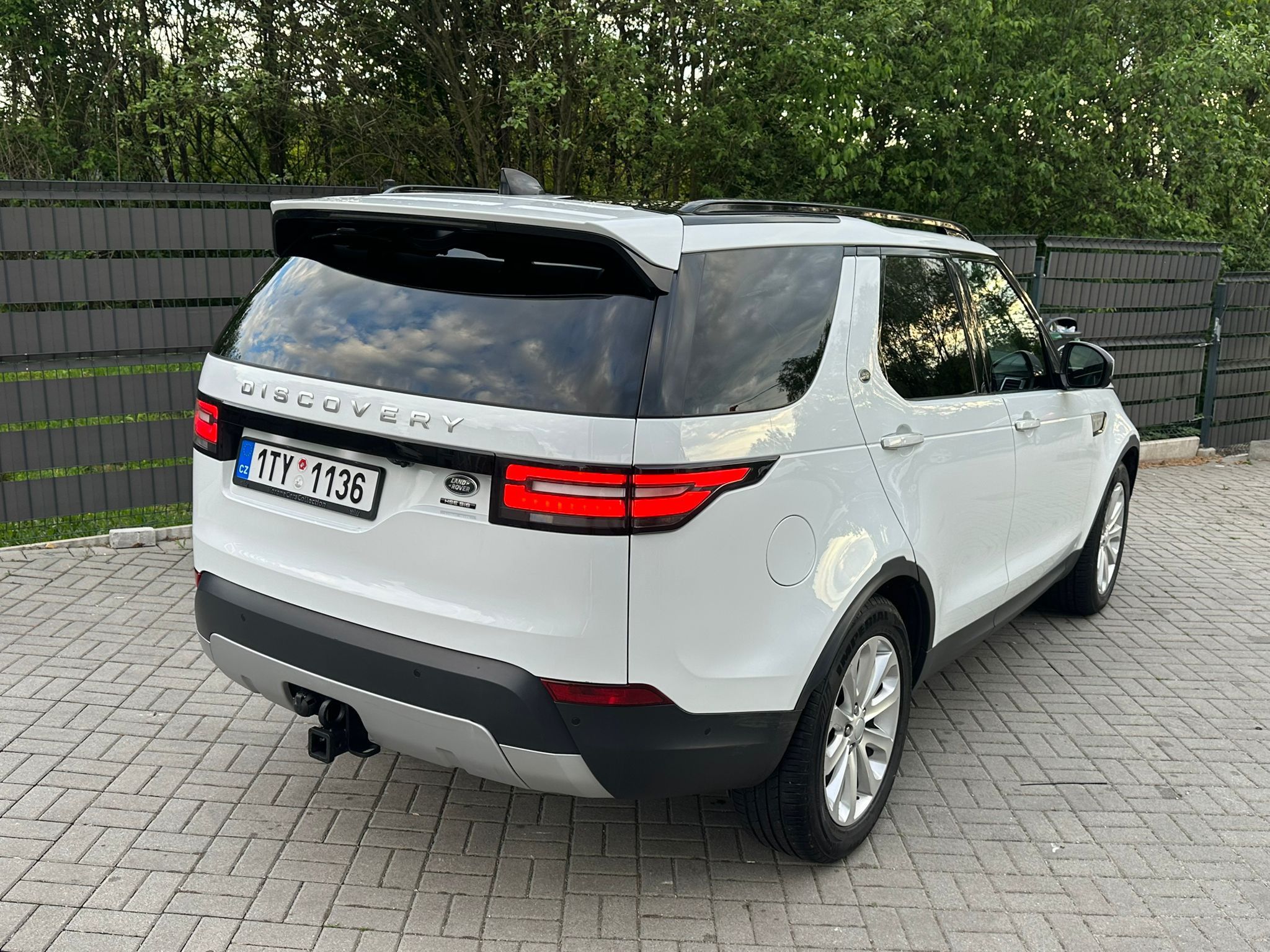 Land Rover Discovery, 3.0 V6 HSE BENZÍN 7 CESTUJÍCÍC - fotka 4