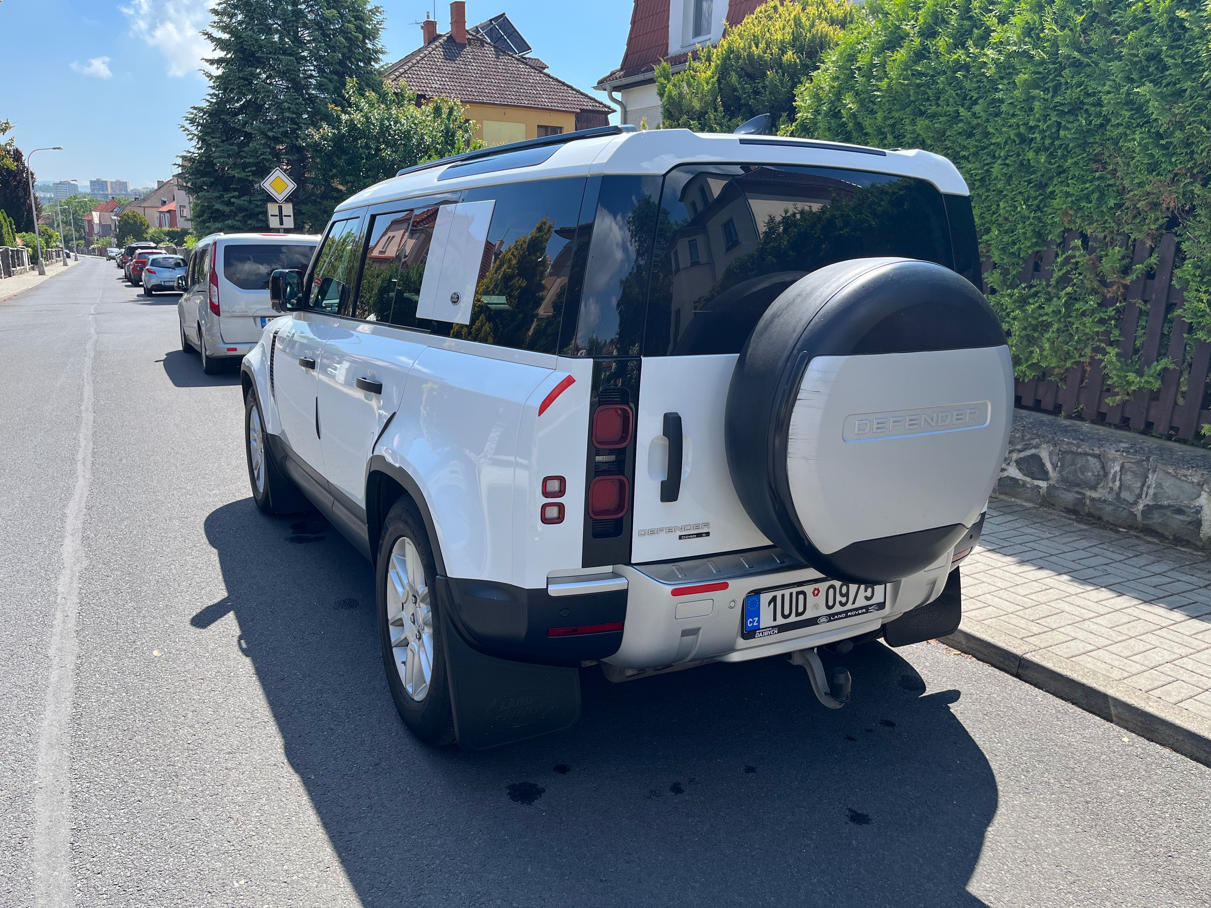 Land Rover Defender, 1.maj, 7 míst - fotka 4