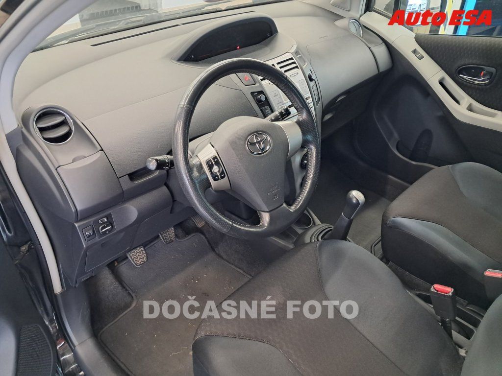 Toyota Yaris, 1.8i - fotka 3