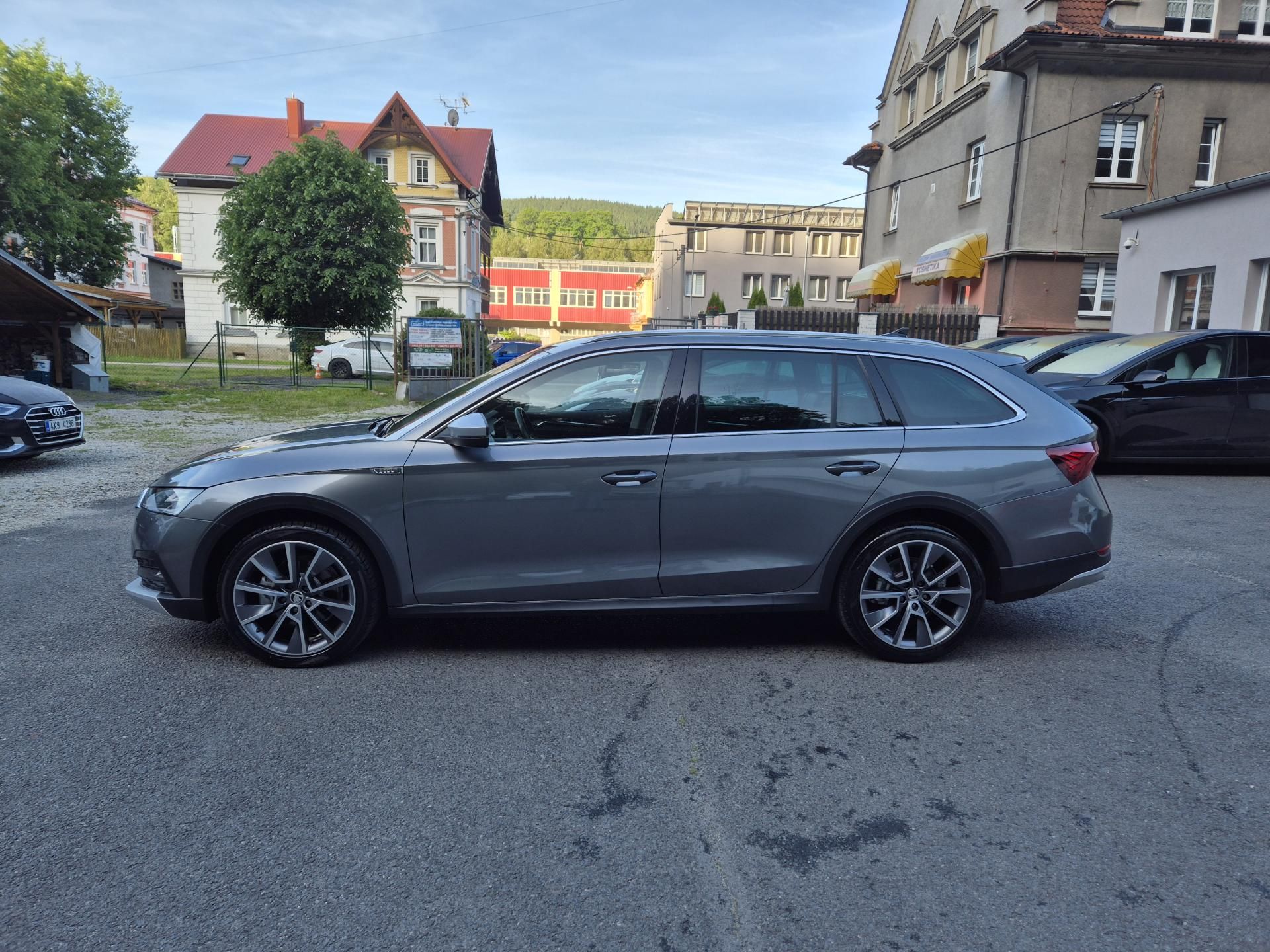 Škoda Octavia, Combi Scout TDi 147kw DSG 4x4 - fotka 6