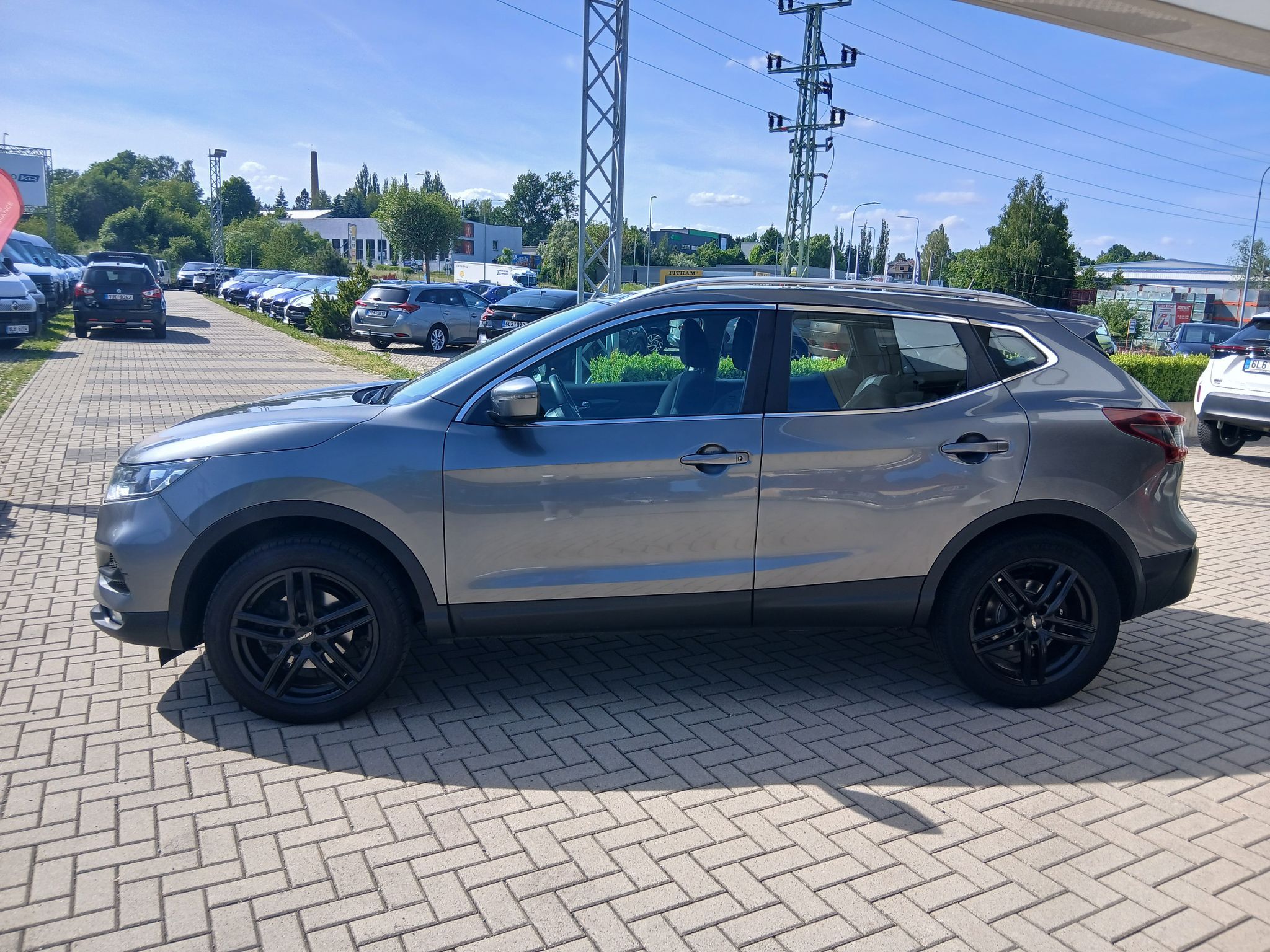 Nissan Qashqai, 1,3 DIG-T 140k Acenta + 18"ALU - fotka 3