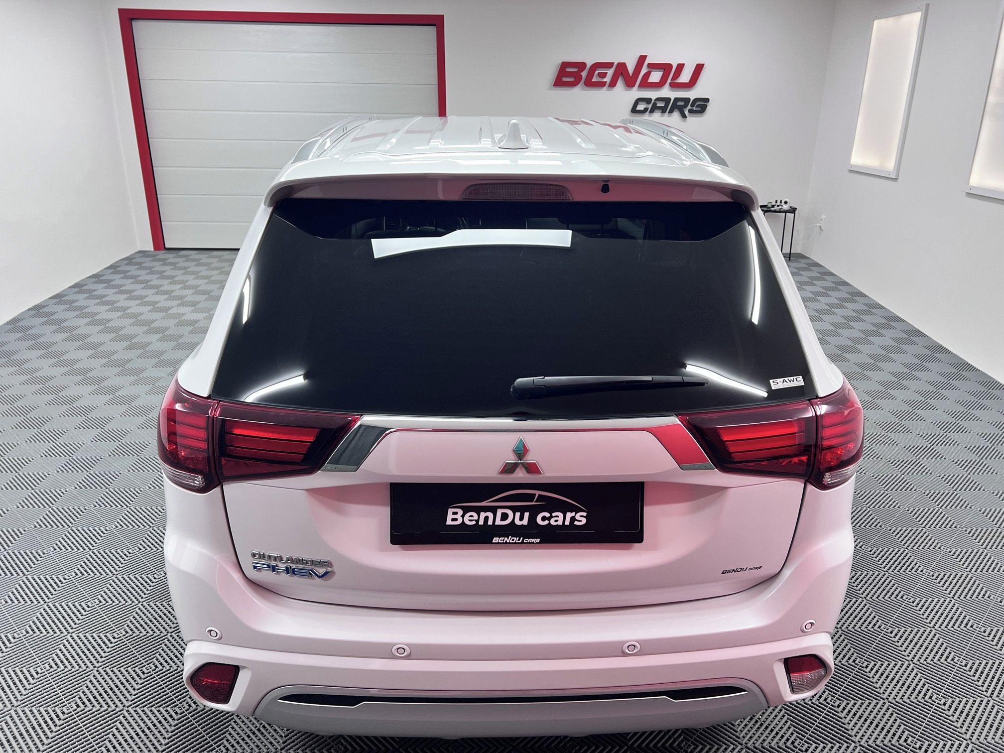 Mitsubishi Outlander, 2,4 PHEV 165 kW 4x4 - fotka 5