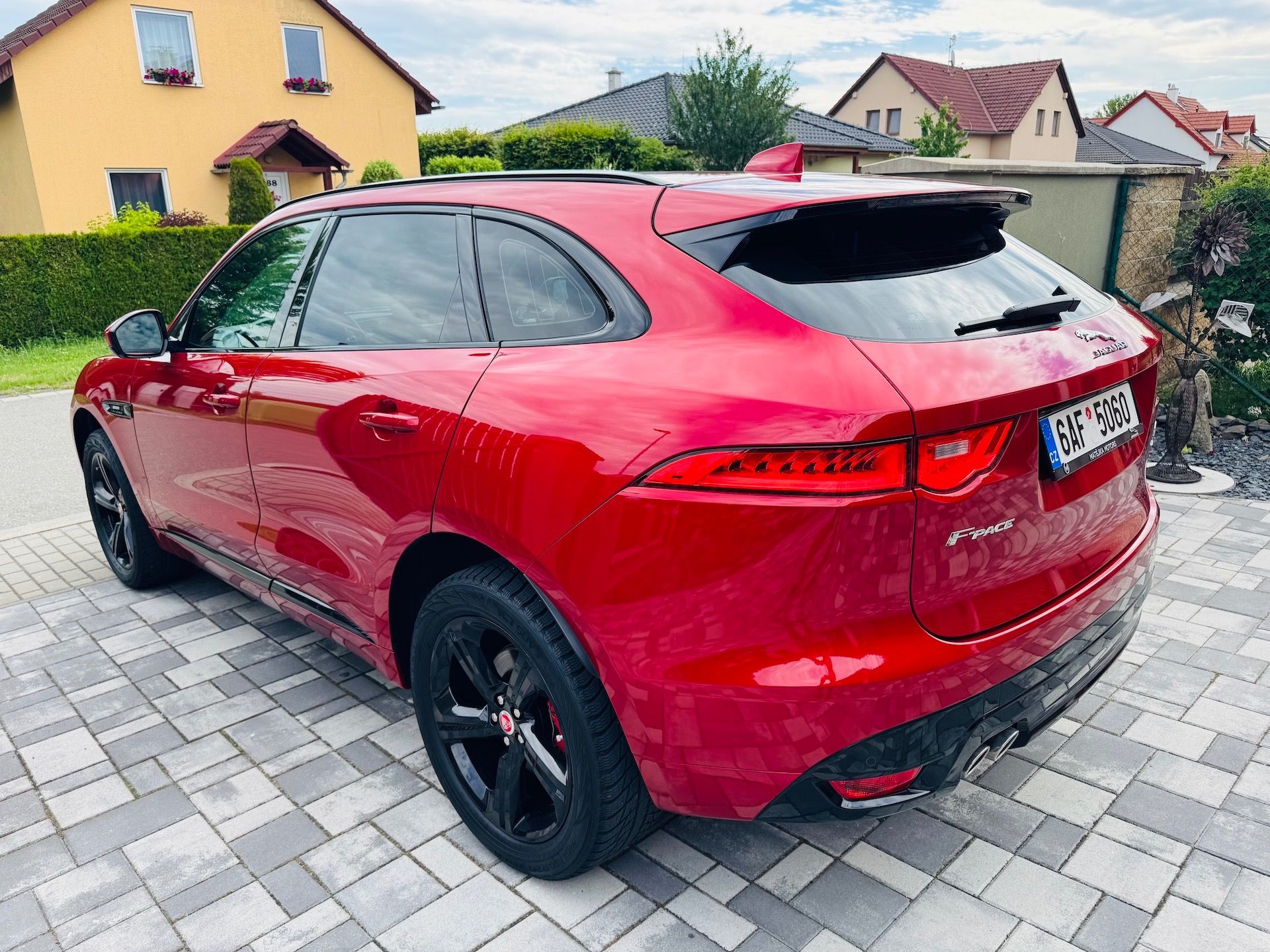 Jaguar F-Pace, 2.0d S-sport ČR !!85.000km!! - fotka 4