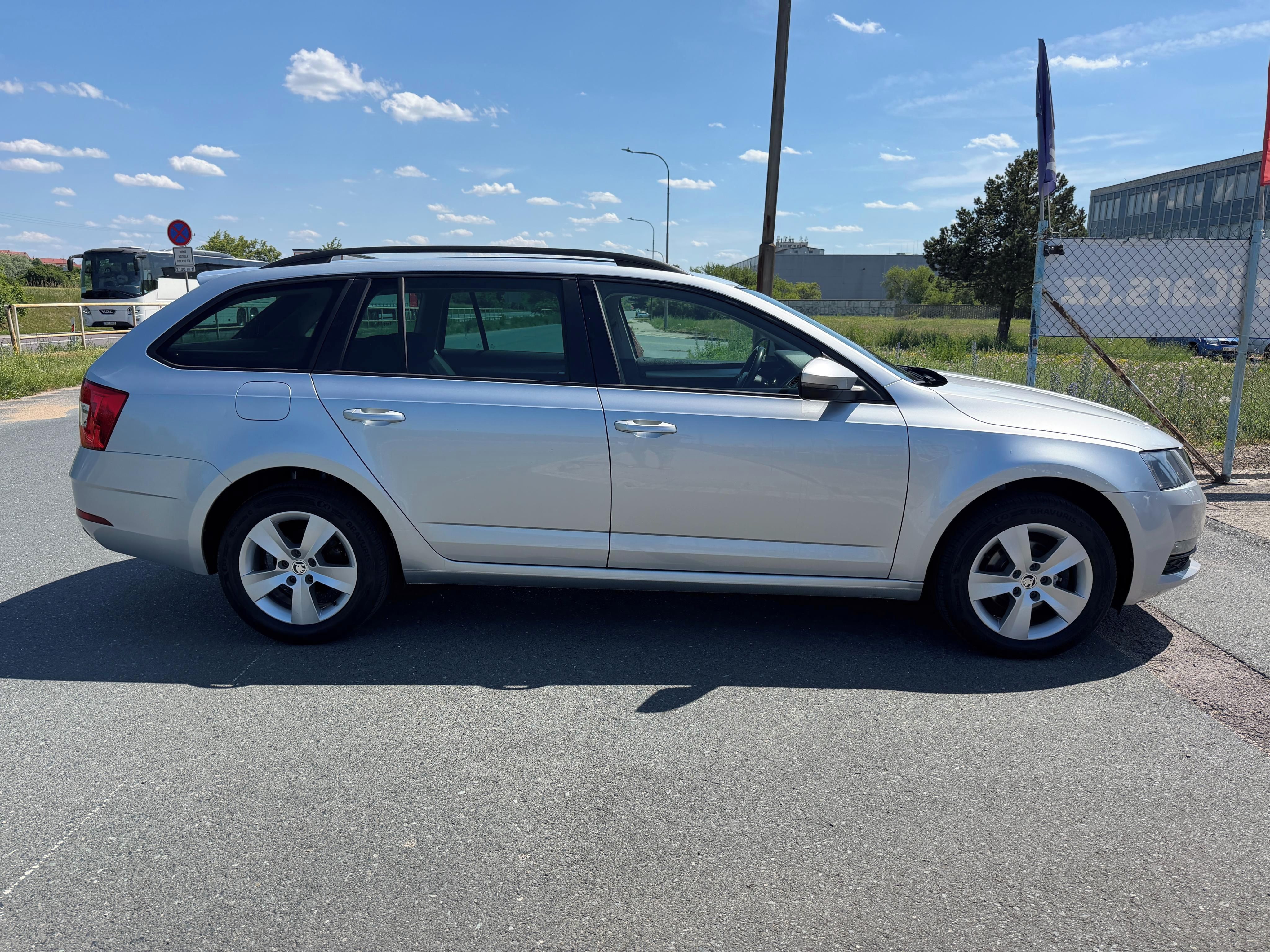 Škoda Octavia, 1.6 TDi 85kW VÝBAVA - fotka 4