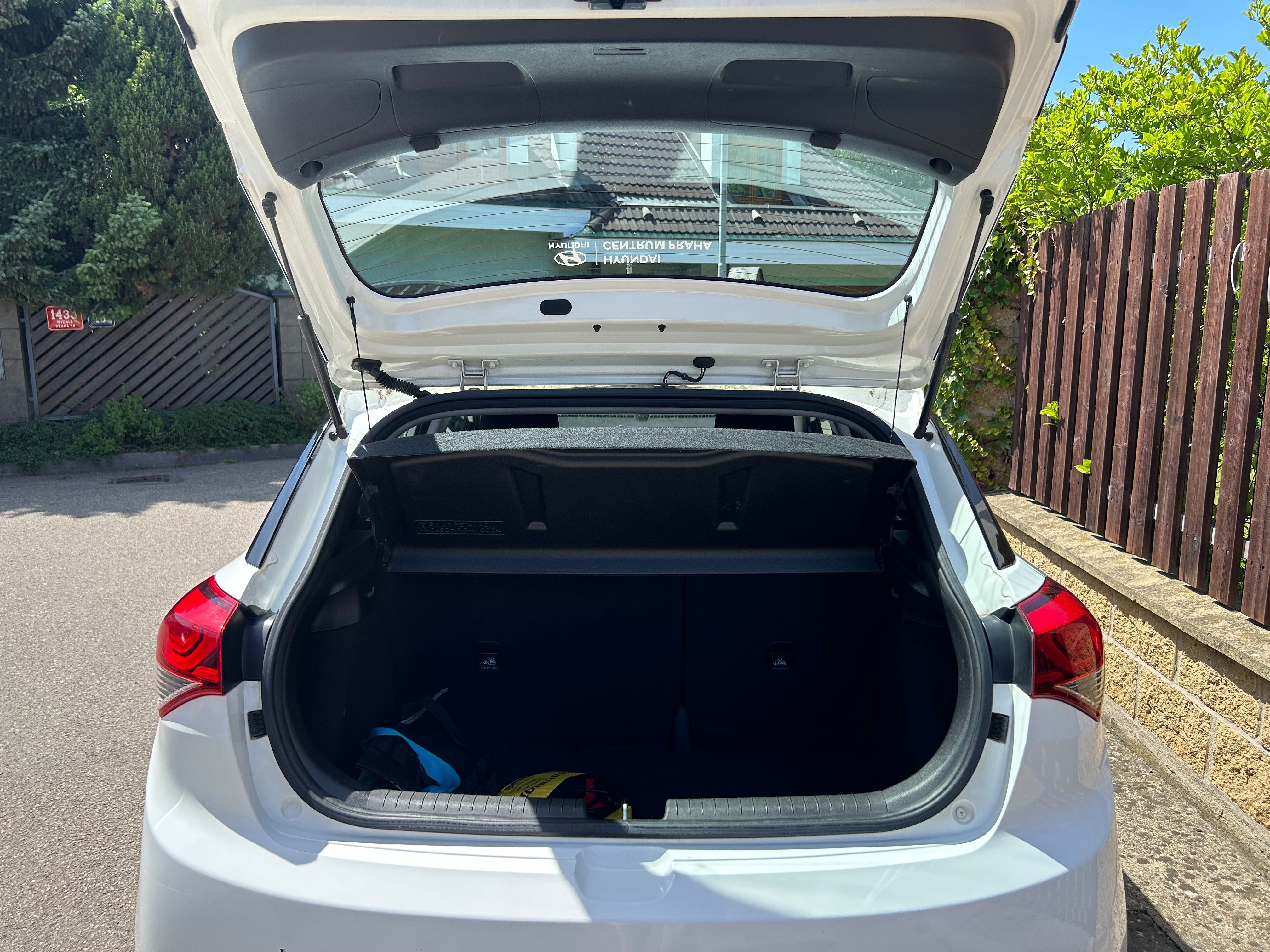 Hyundai i20, 1.2- servisováno - fotka 2
