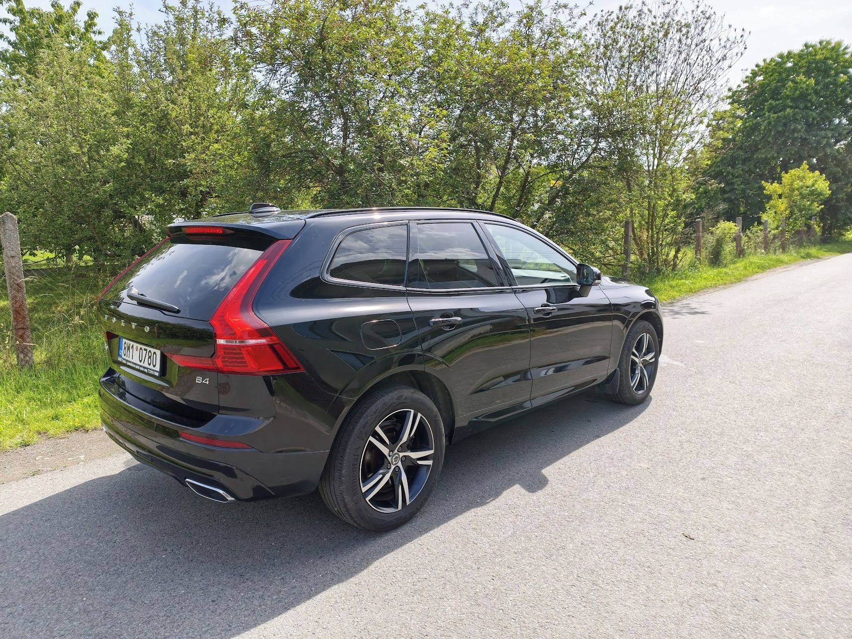Volvo XC60, B4 145kW R-Design (model 2021) - fotka 5