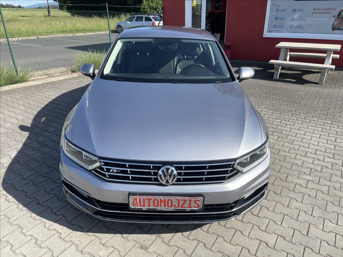 Volkswagen Passat, 2,0 TDI R-LINE DSG 110 kW ČR D - fotka 3